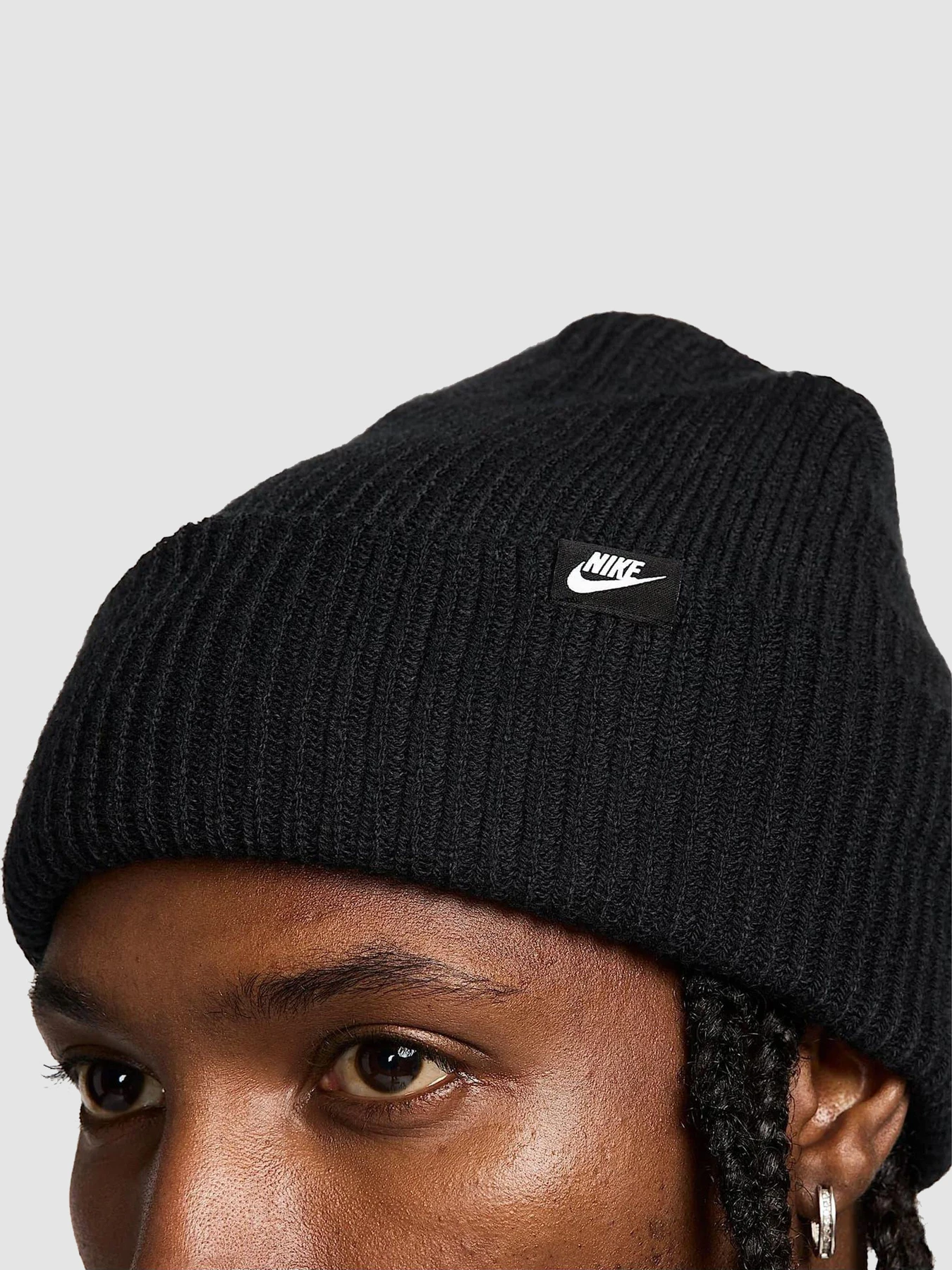Шапки и кепки NIKE Peak Beanie Tc Fut Lab L модель HF0326-010 Шапки и кепки NIKE Peak Beanie Tc Fut Lab L модель HF0326-010 Фото