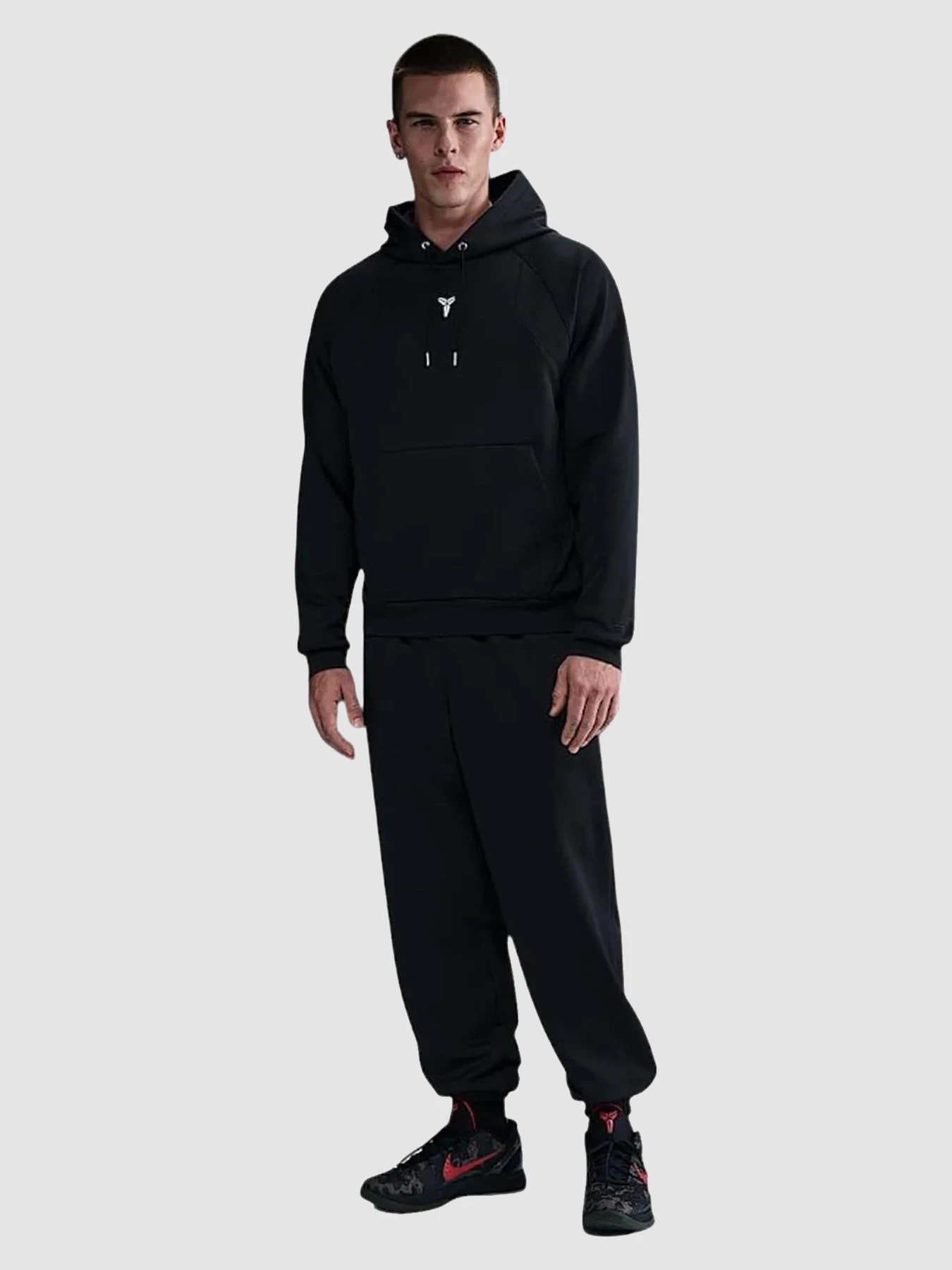 Худи и свитшоты NIKE Kobe Therma-Fit Pullover Hoodie модель HJ8109-010 Худи и свитшоты NIKE Kobe Therma-Fit Pullover Hoodie модель HJ8109-010 Фото
