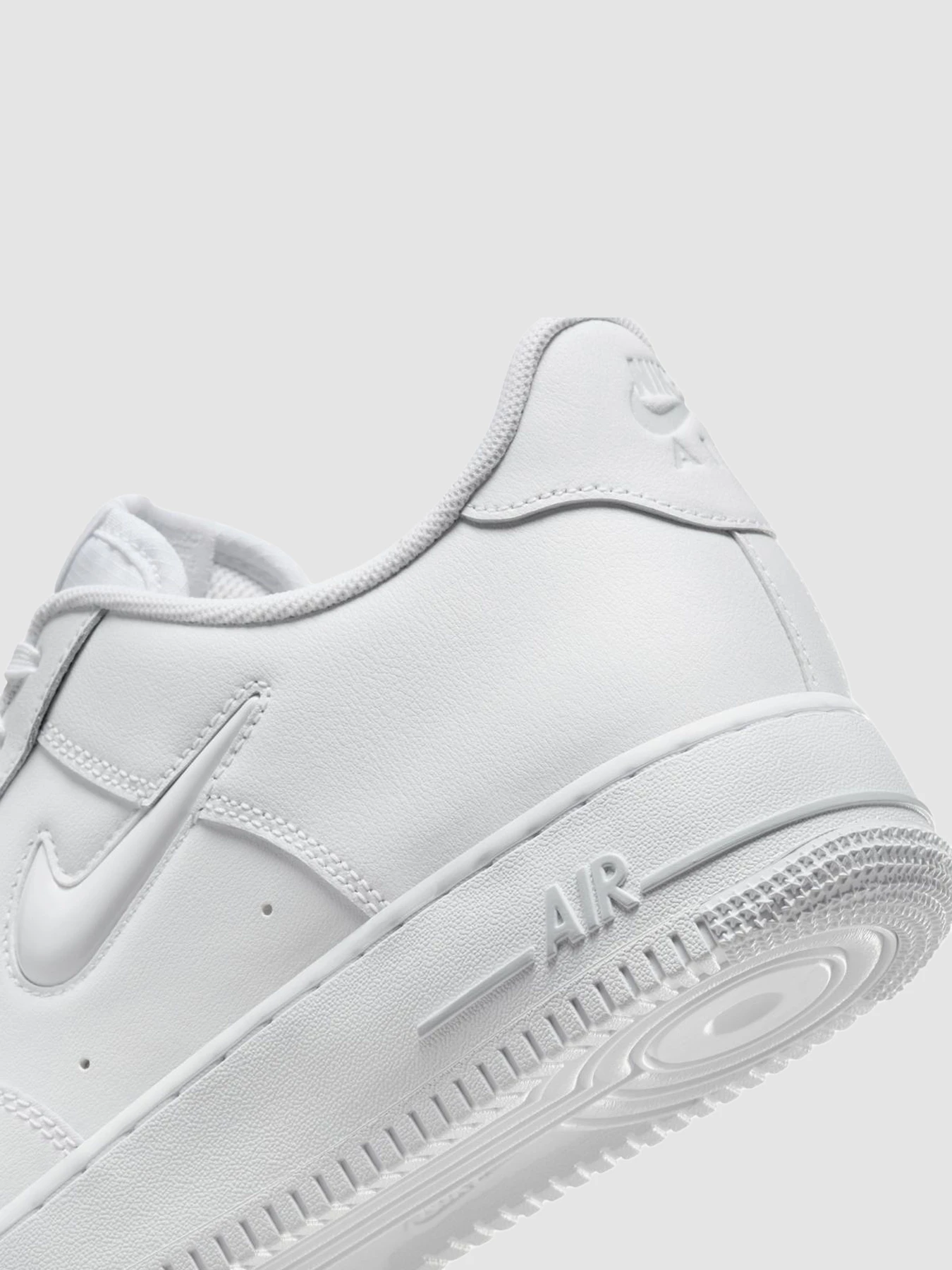 Кроссовки NIKE Air Force 1 Jewel Casual модель HM0621-100 Кроссовки NIKE Air Force 1 Jewel Casual модель HM0621-100 Фото