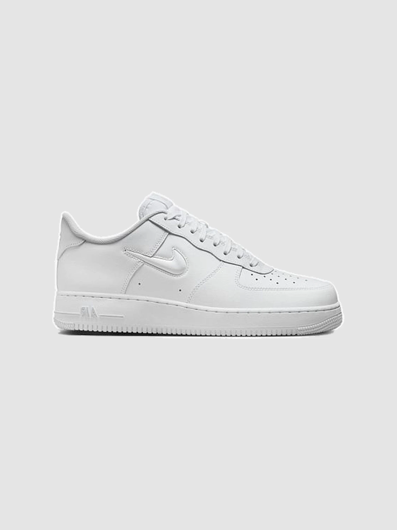 Кроссовки NIKE Air Force 1 Jewel Casual модель HM0621-100 Кроссовки NIKE Air Force 1 Jewel Casual модель HM0621-100 Фото