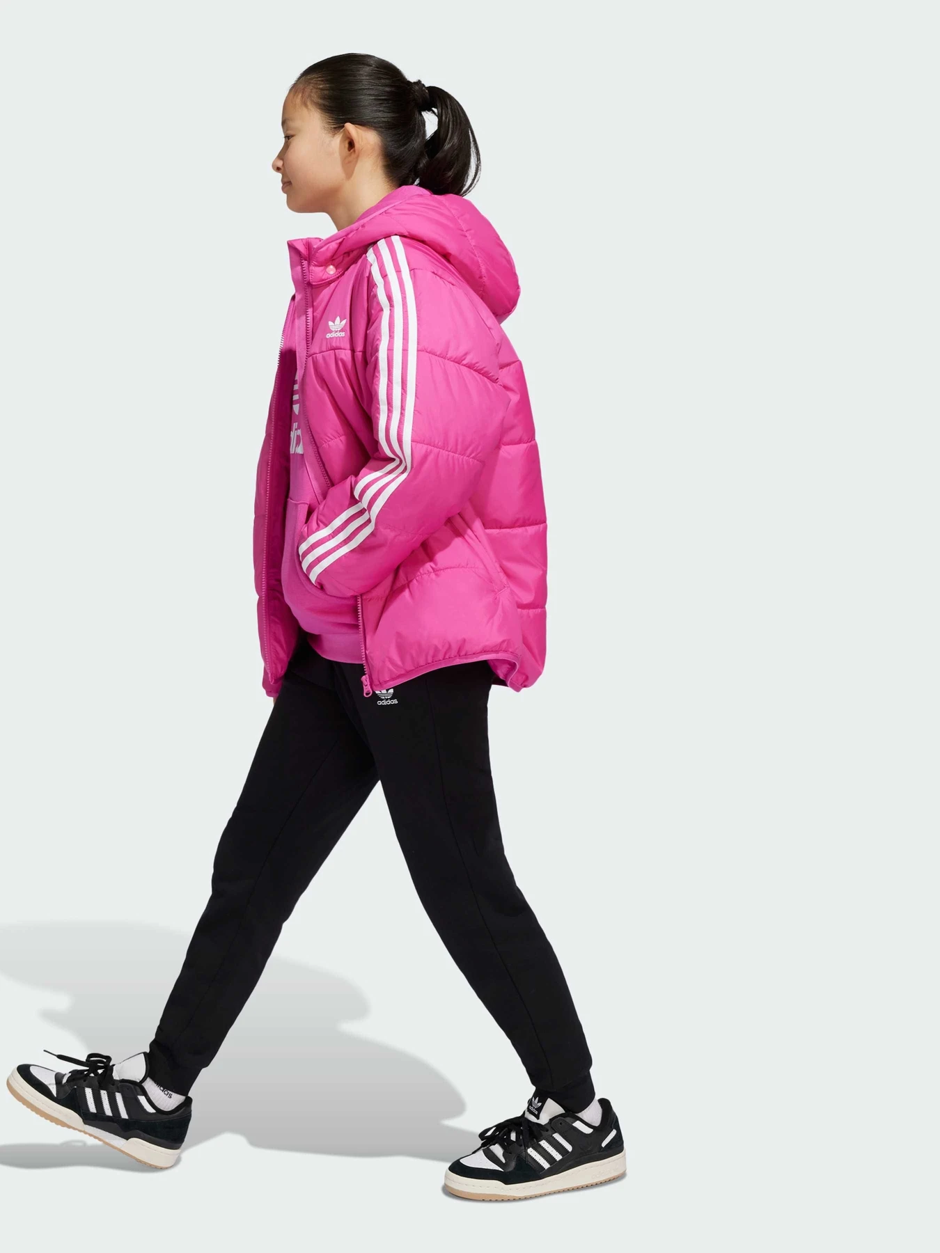 Куртки та дублянки Adidas Adicolor модель IY7496 Куртки та дублянки Adidas Adicolor модель IY7496 Фото