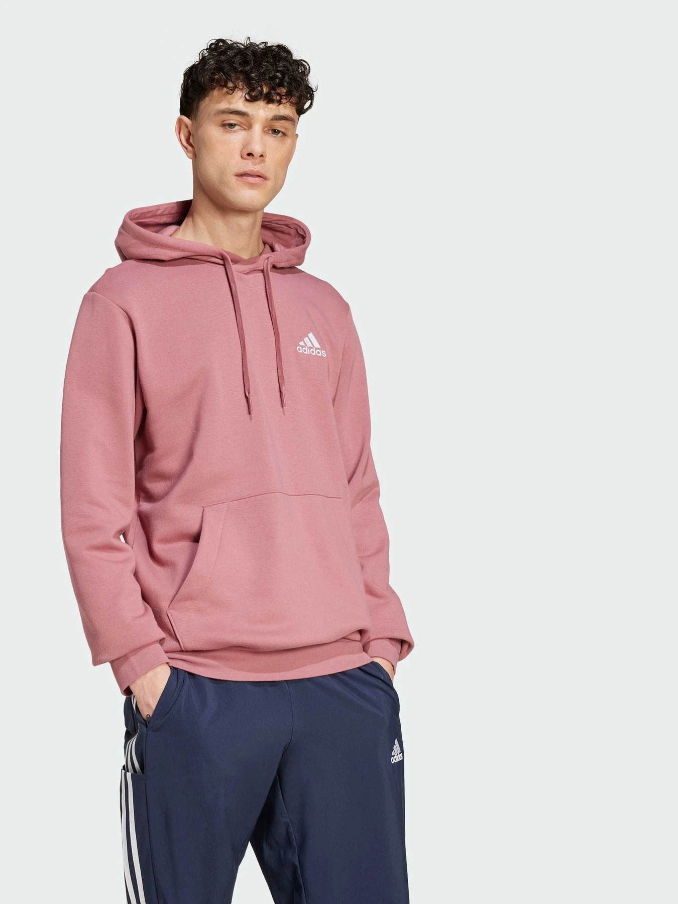 Худи и свитшоты Adidas модель IZ4756 Худи и свитшоты Adidas модель IZ4756 Фото