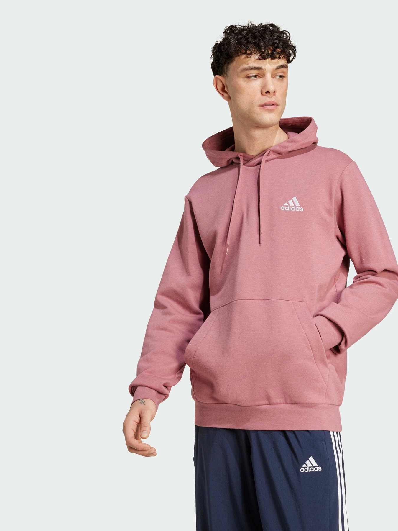Худи и свитшоты Adidas модель IZ4756 Худи и свитшоты Adidas модель IZ4756 Фото