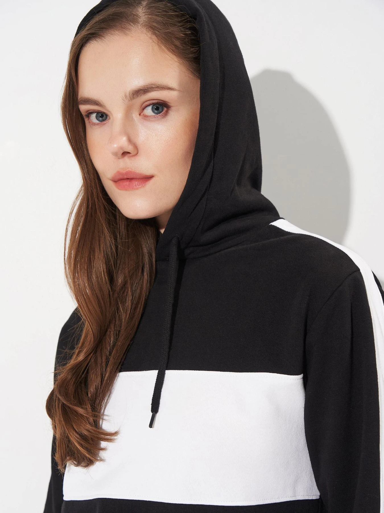 Худі та світшоти H&M модель 7344612wer_Черно-белый Фото