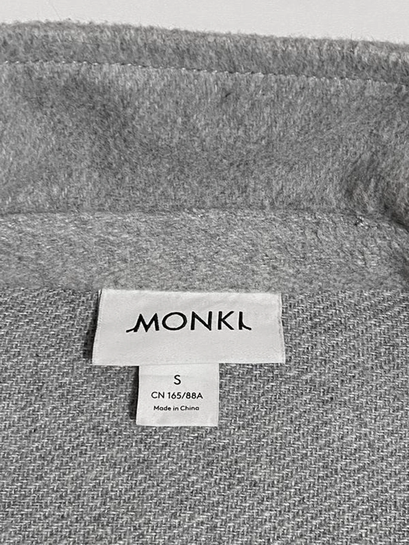 Куртки и дубленки Monki модель 9075482wer_Серый Фото