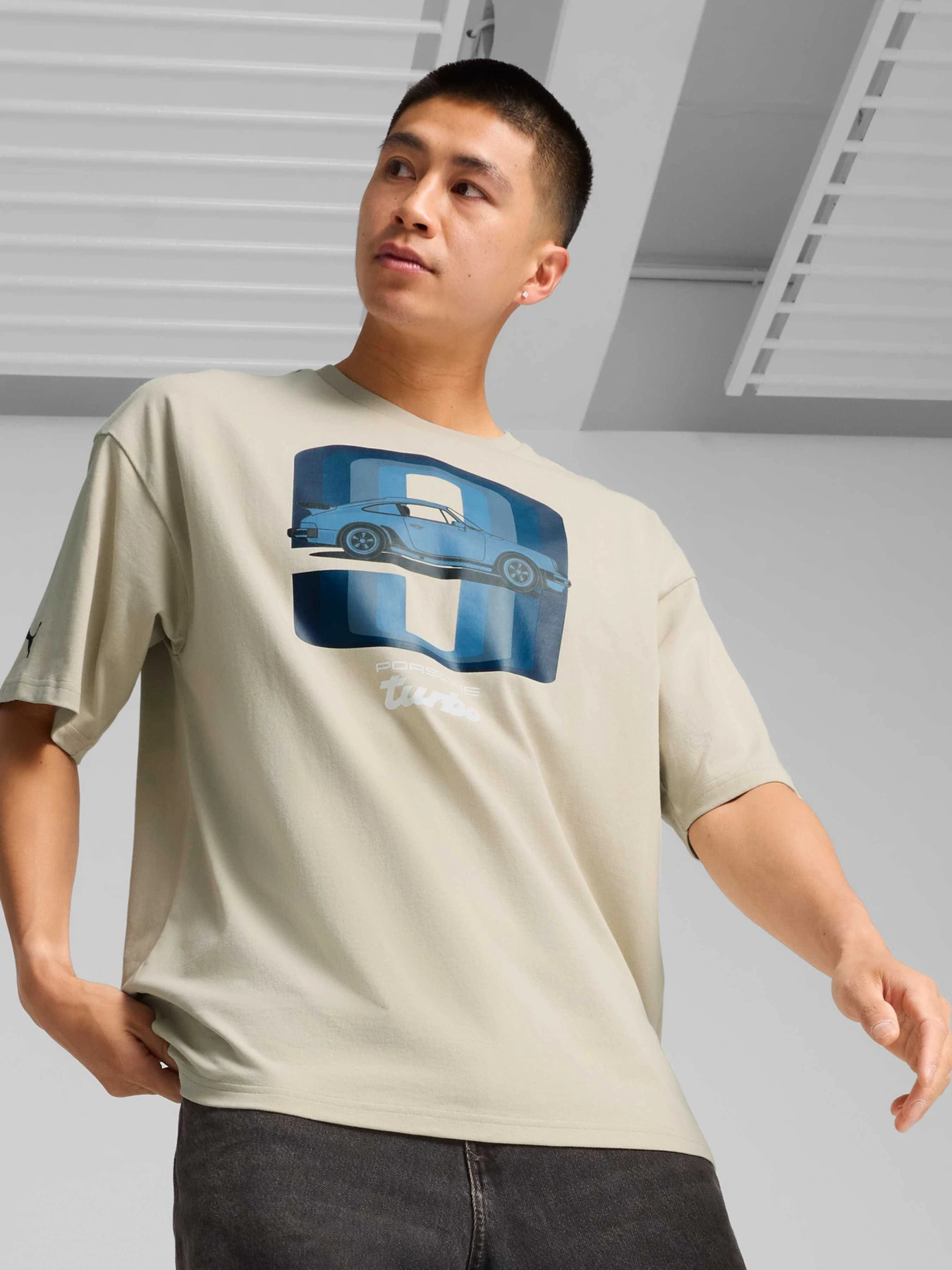 Футболки и поло PUMA Pl 911 Graphic Tee модель 626379 Футболки и поло PUMA Pl 911 Graphic Tee модель 626379 Фото