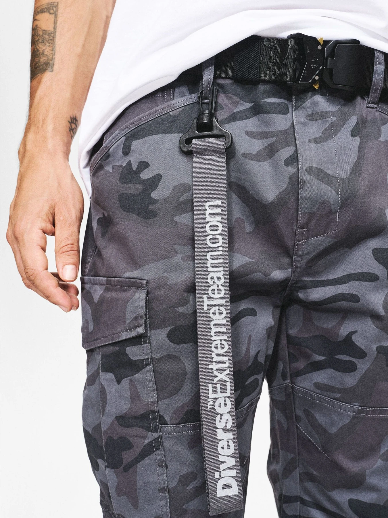 Брюки DIVERSE Dkr Cargo 256 модель 10048078 Брюки DIVERSE Dkr Cargo 256 модель 10048078 Фото