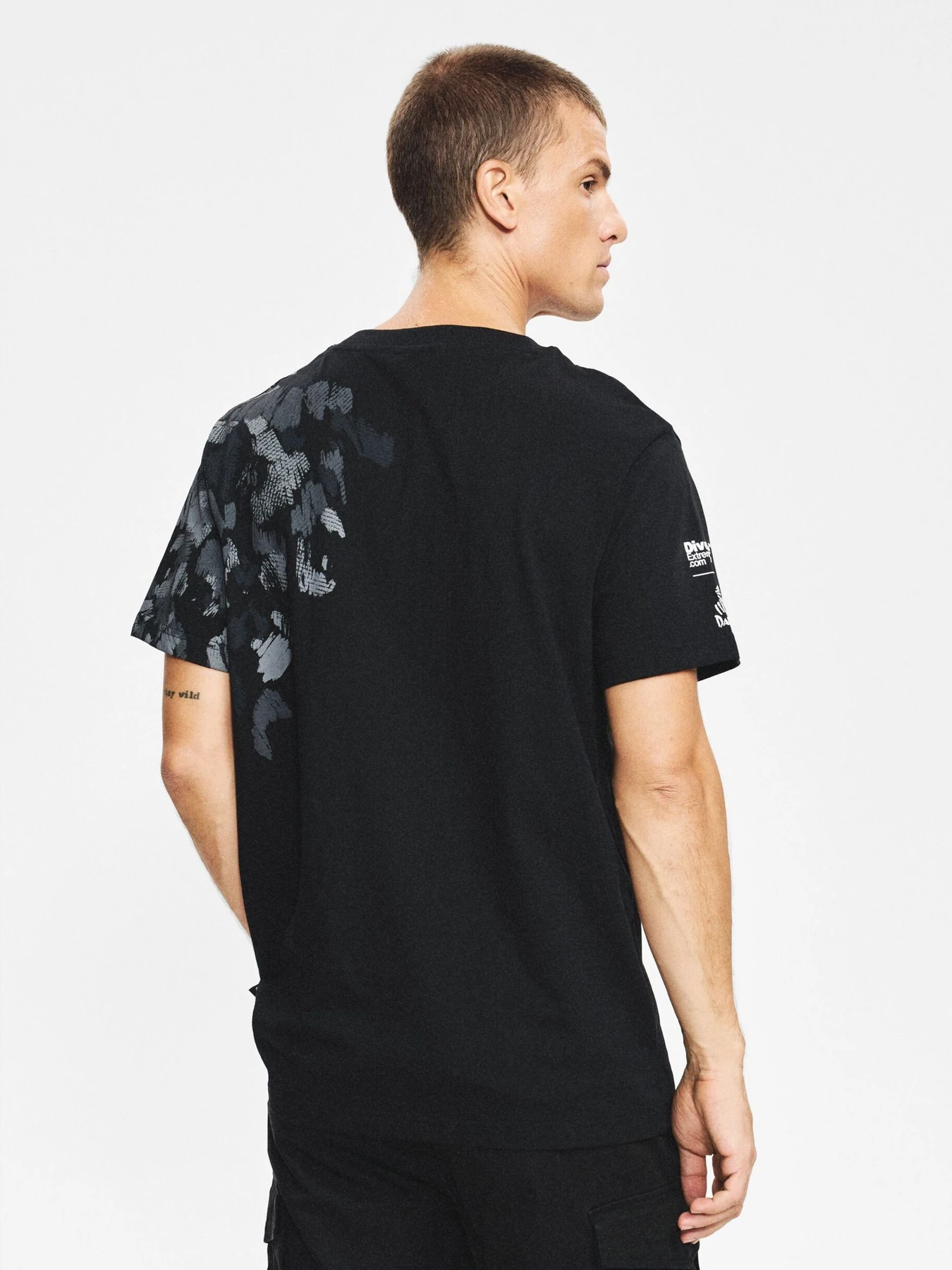 Футболки і поло DIVERSE Dkr Camo 256 модель 10048100 Футболки і поло DIVERSE Dkr Camo 256 модель 10048100 Фото