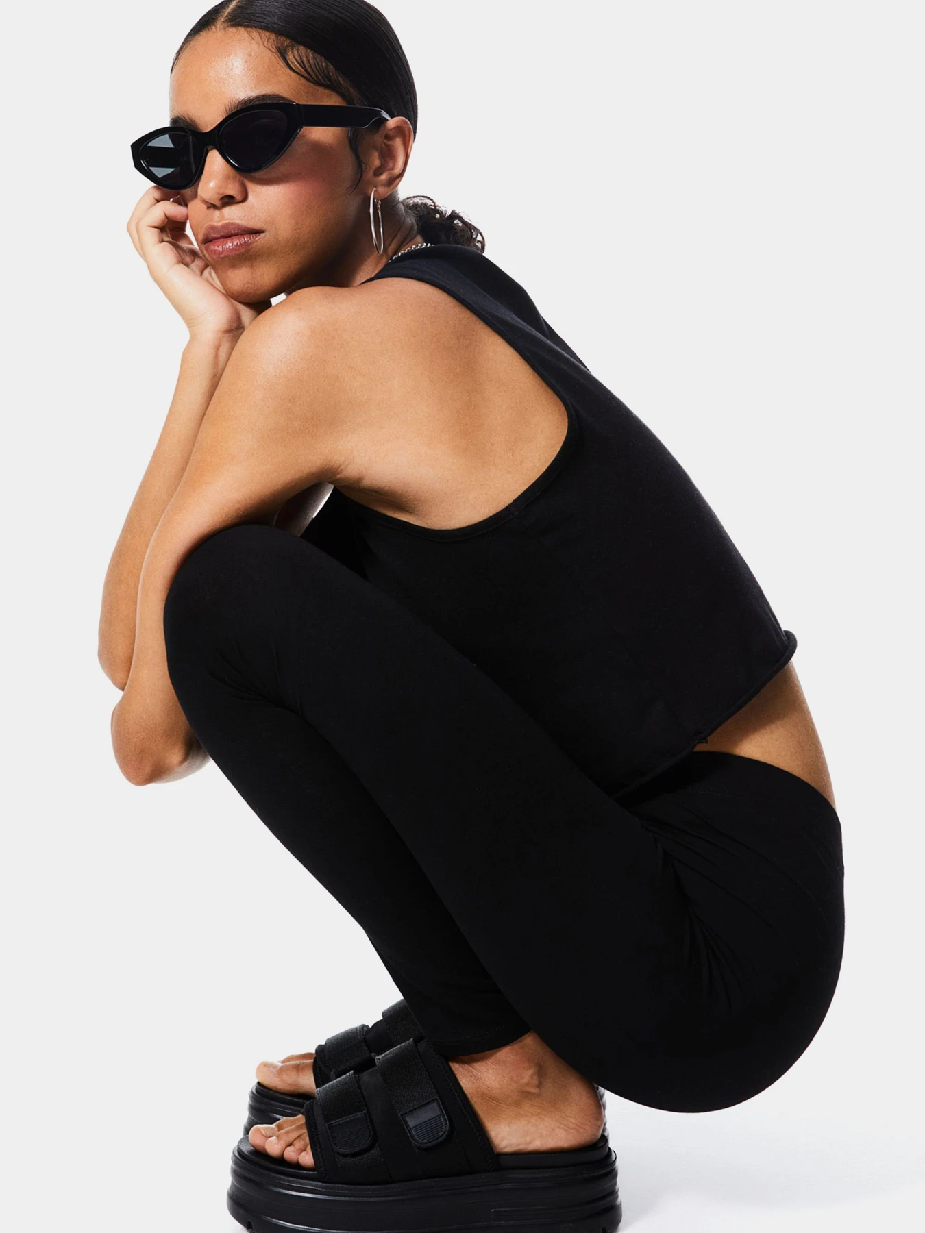 Брюки H&M модель 9890247wer_Черный Фото