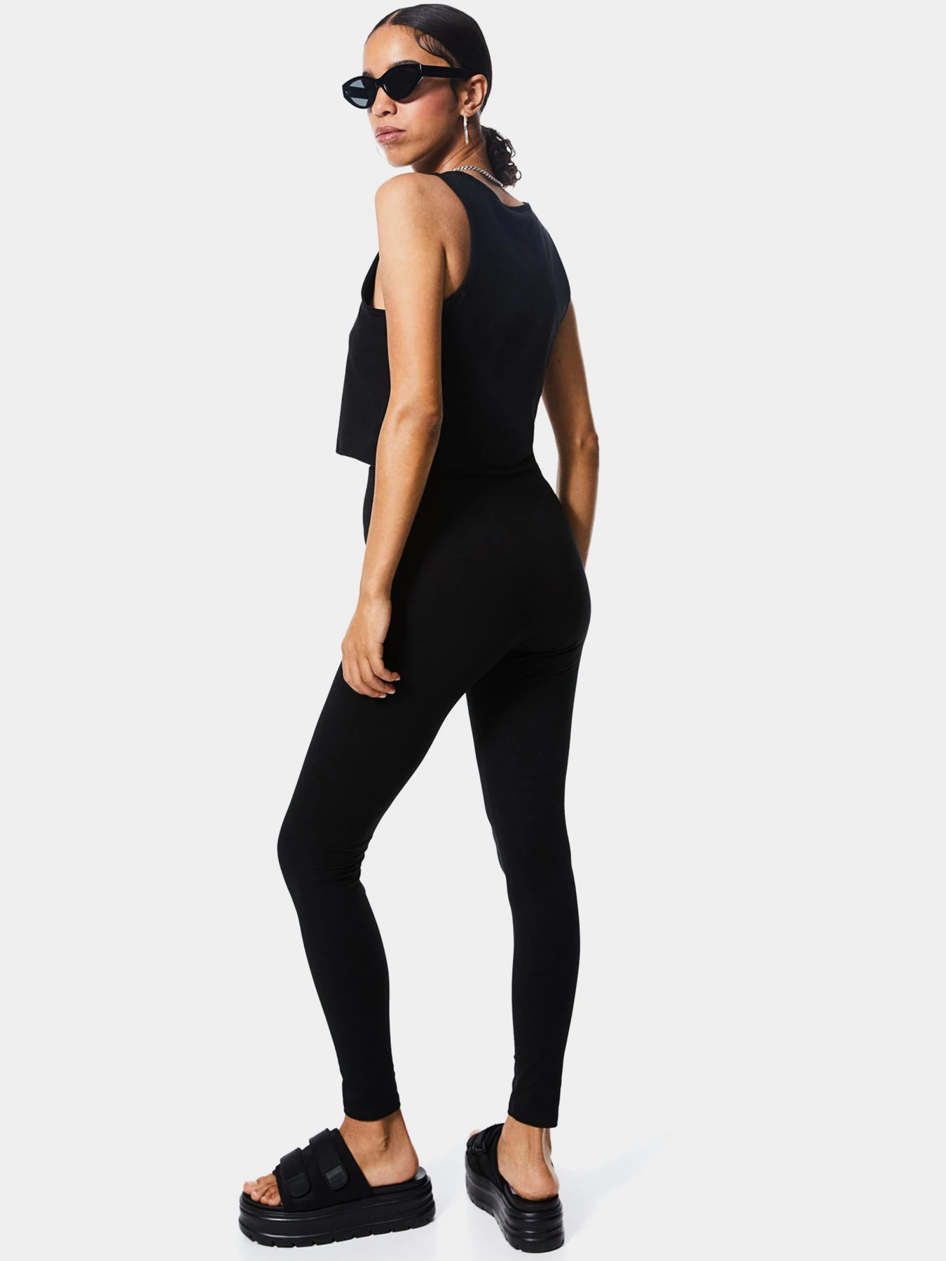 Брюки H&M модель 9890247wer_Черный Фото