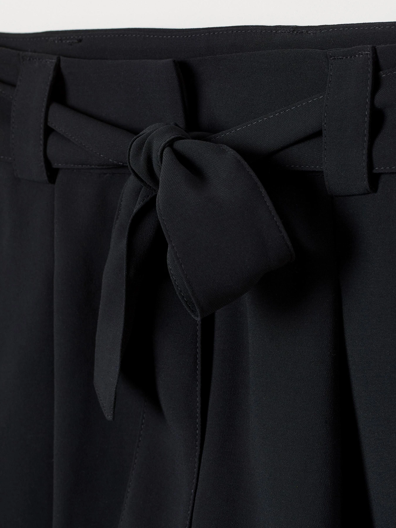 Шорти H&M модель 7512950RP5_Черный Фото