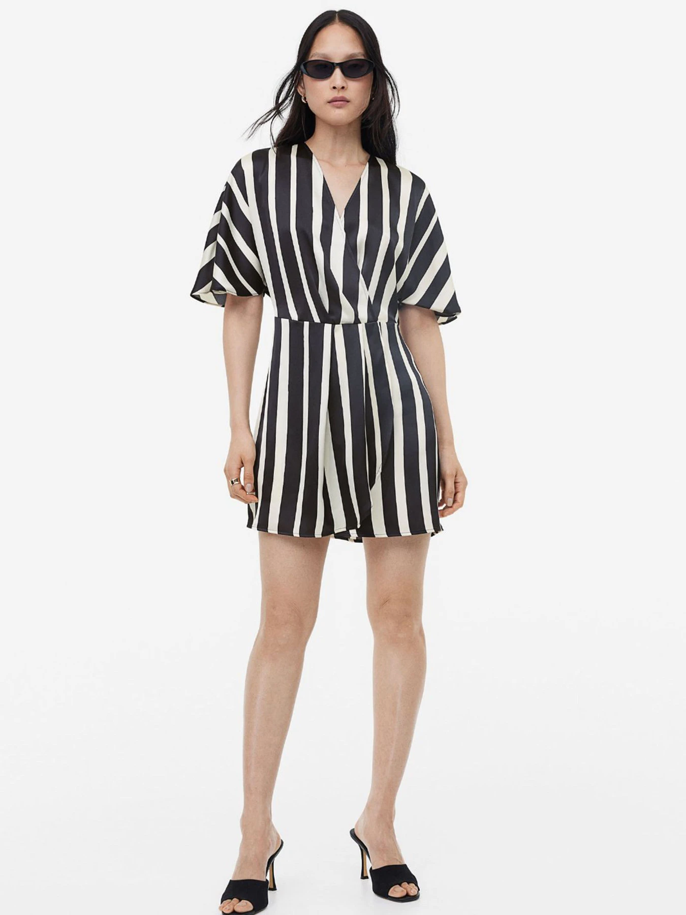 Платья H&M модель 1165281wer_Черно-белый Фото