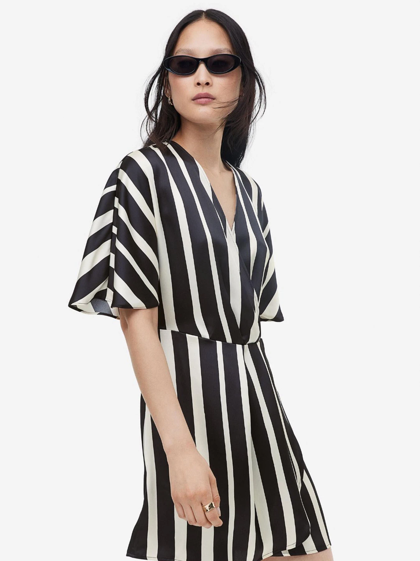 Платья H&M модель 1165281wer_Черно-белый Фото