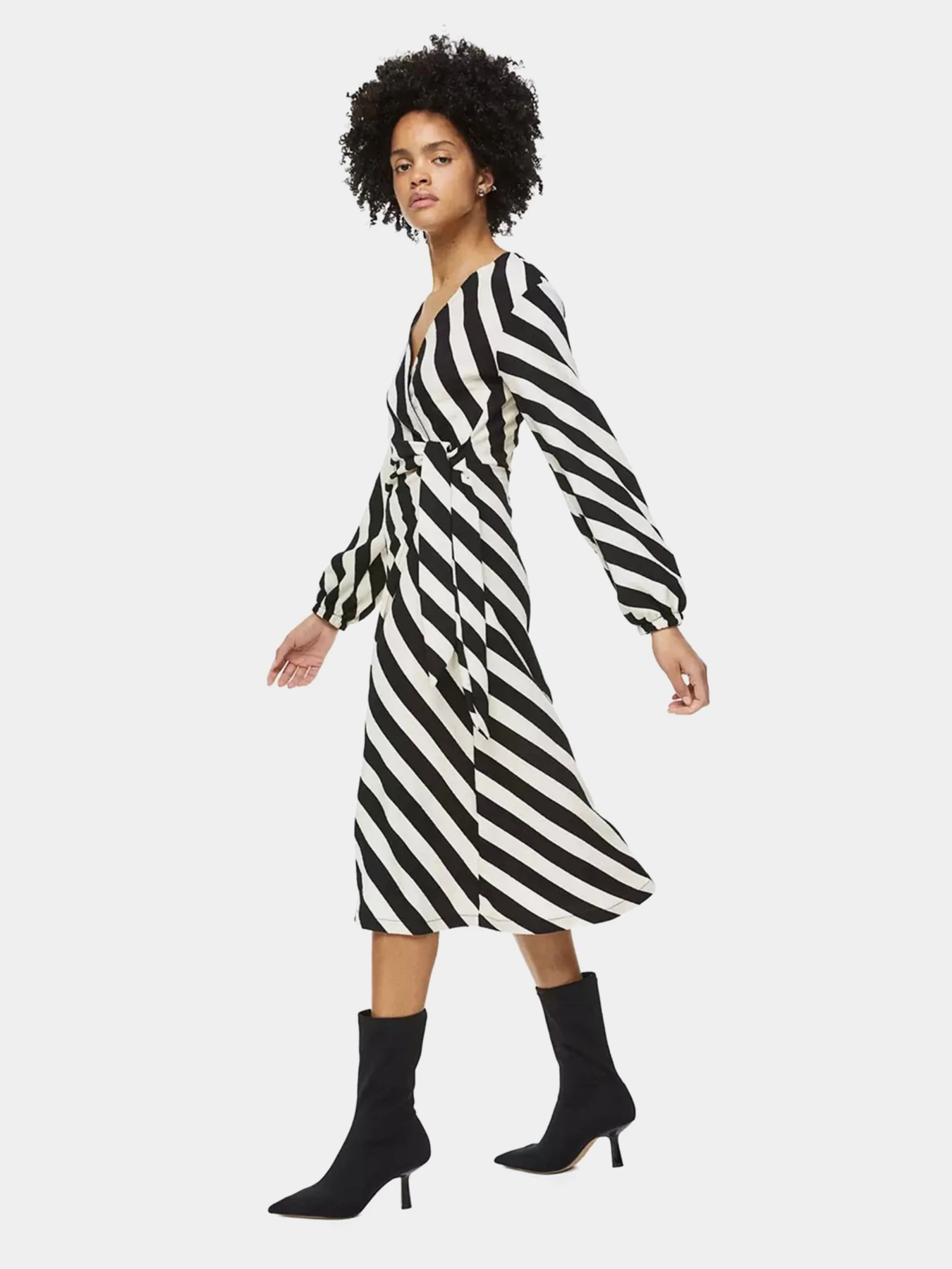 Сукні H&M модель 1155349wer_Черно-белый Фото