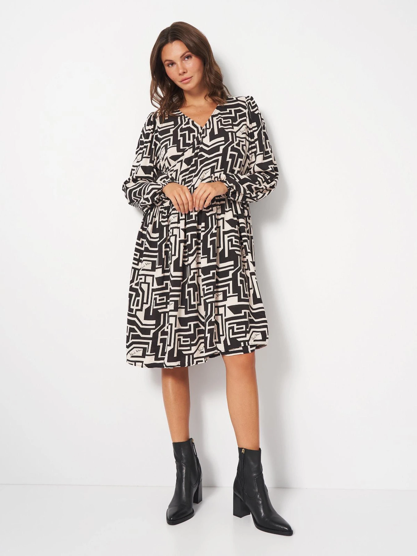 Платья H&M модель 4141208wer_Черно-белый Фото