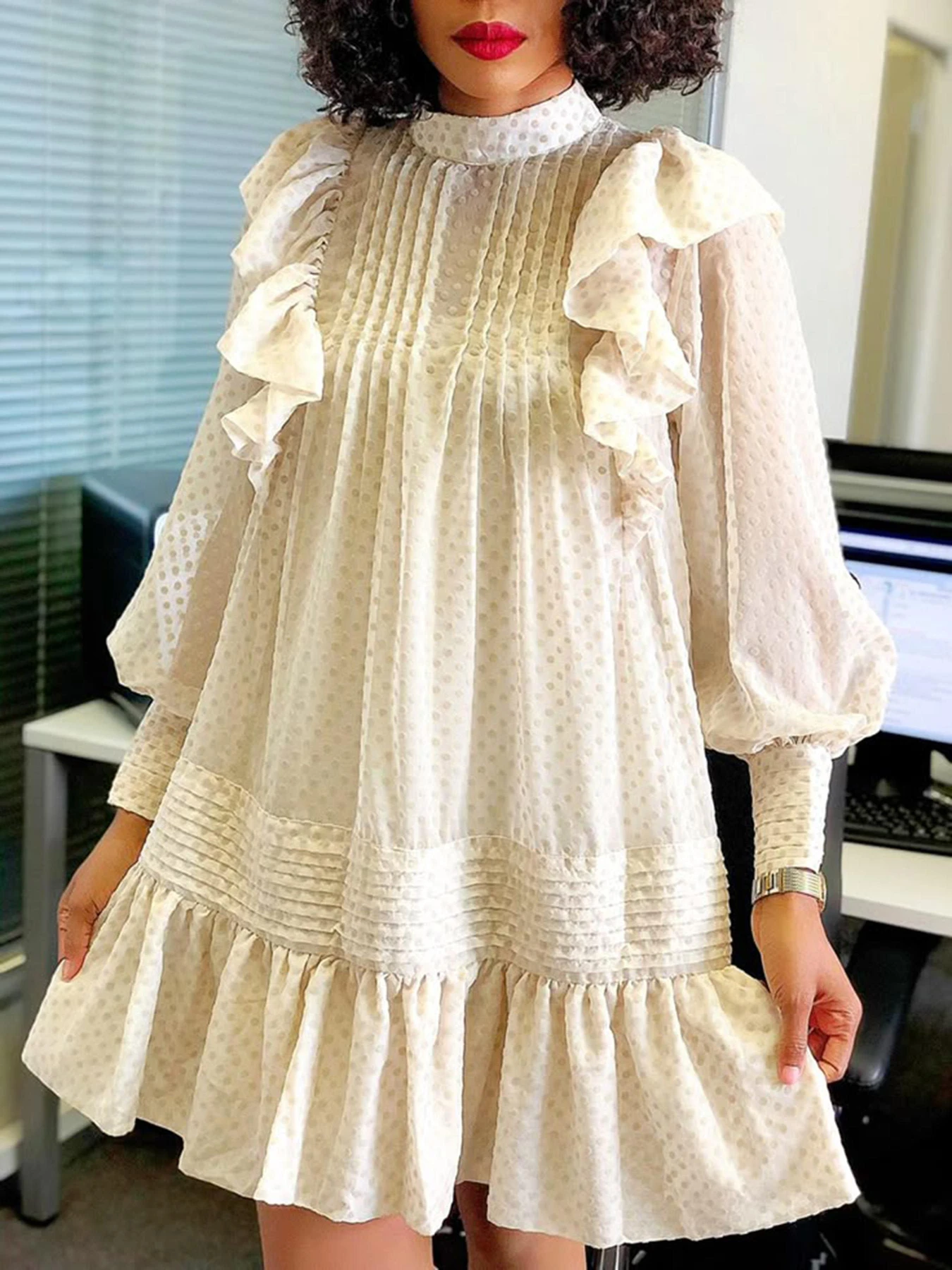 Платья H&M модель 8856171wer_Светло-бежевый Фото