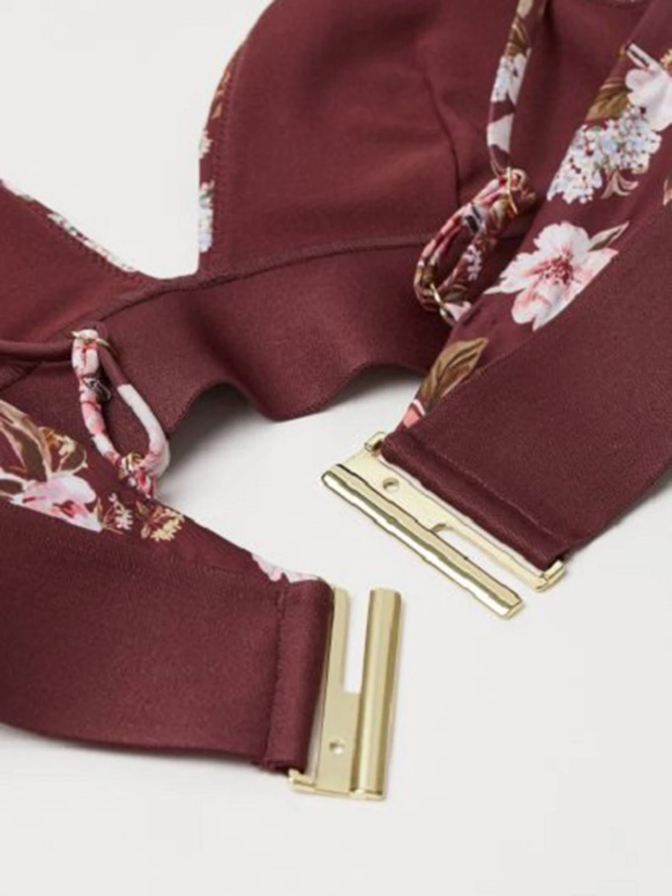 Одежда для пляжа H&M модель 7582660RP5_бордовый в цветы Фото