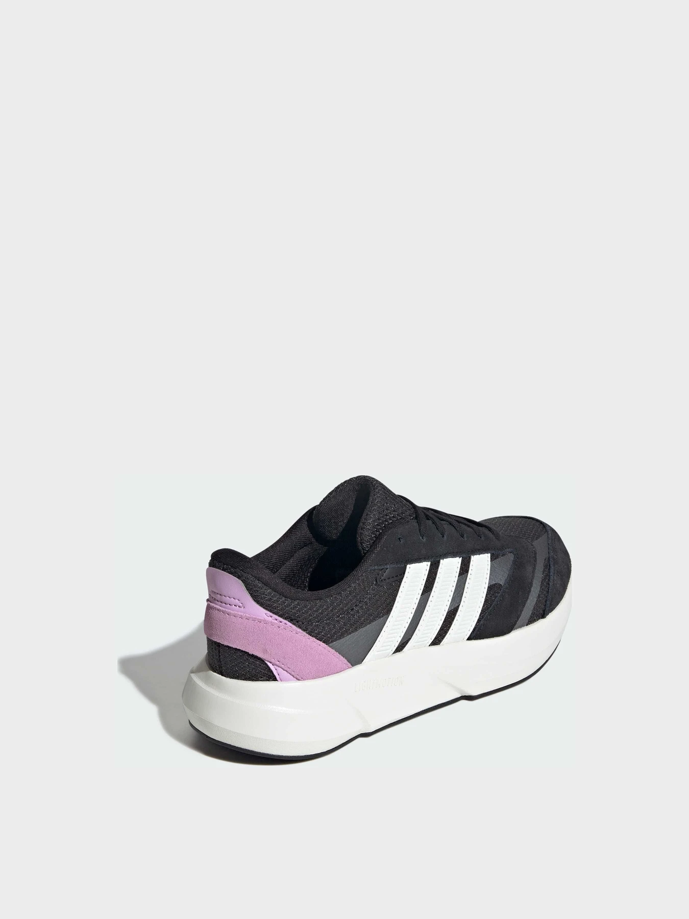 Кроссовки Adidas модель HP6972 Кроссовки Adidas модель HP6972 Фото