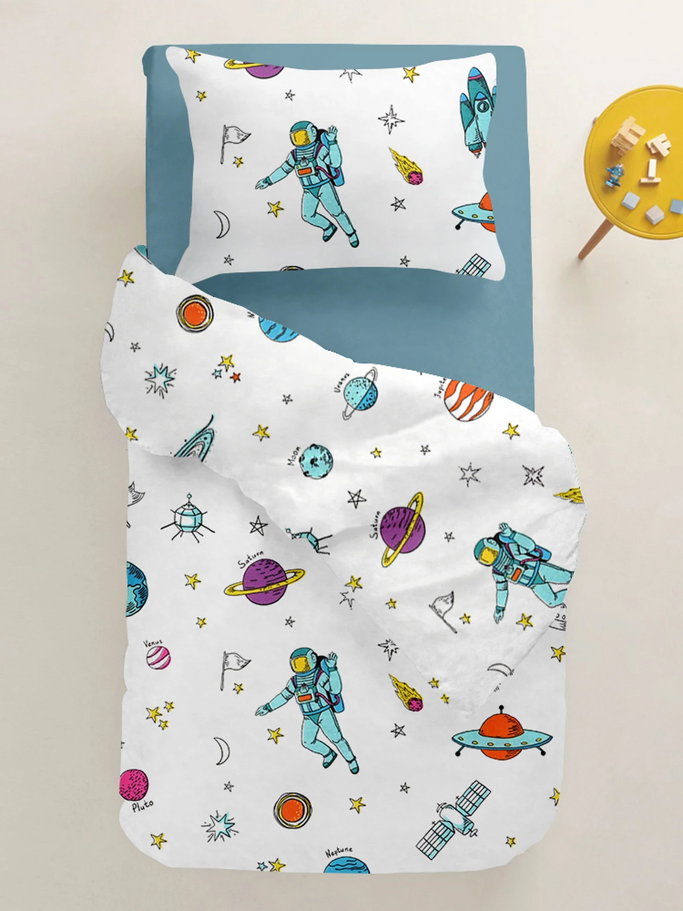 Детское постельное белье в кроватку SPACEMAN Cosas модель AstronautWhite_68Sky_140 Фото