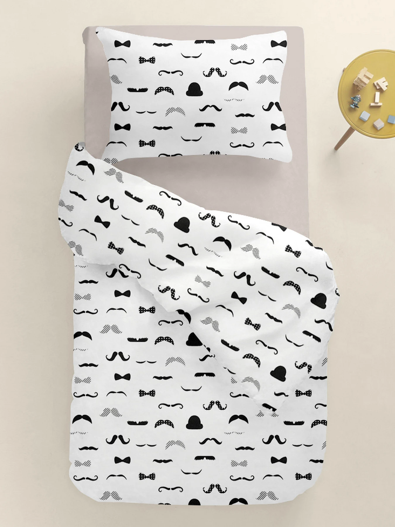 Дитяча постільна білизна в ліжечко MUSTACHE Cosas модель ChaplinFashion_El80-84Quartz_140 Фото