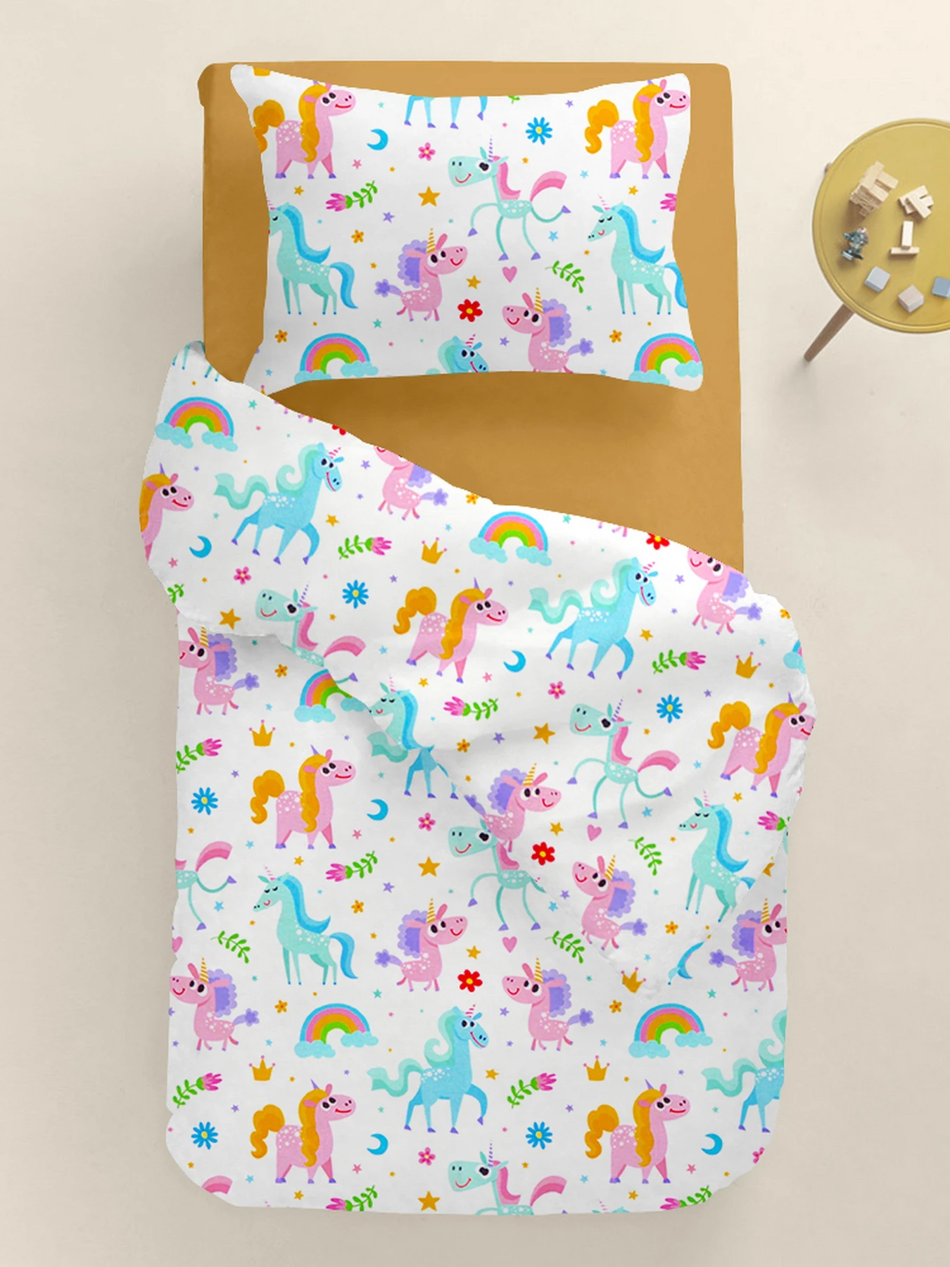 Детское постельное белье в кроватку UNICORNS Cosas модель UnicornFunnyColor_16Mustard_140 Фото