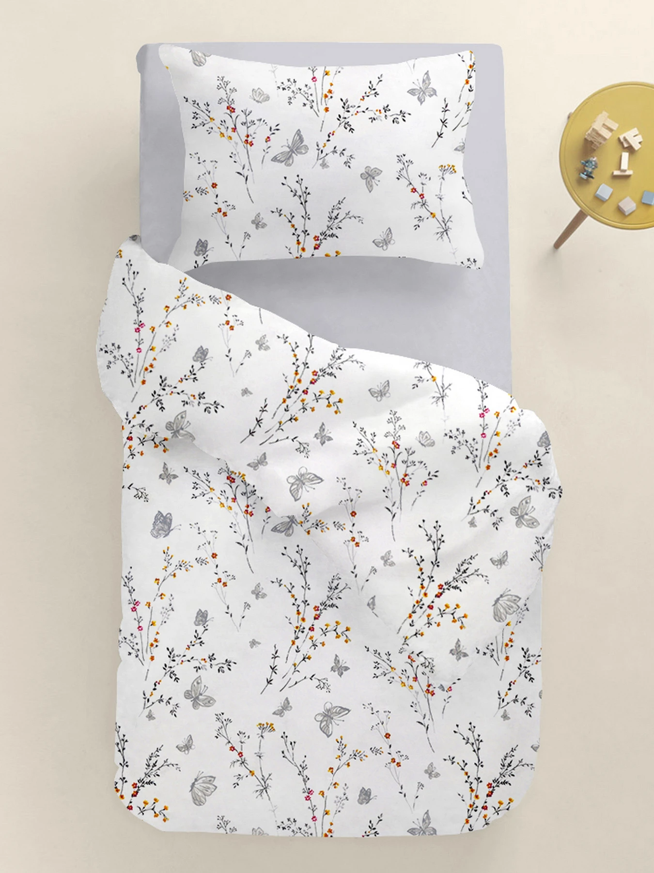 Дитяча постільна білизна в ліжечко MIDSUMMER Cosas модель ButterfliesGreyFlowers_52Grey_140 Дитяча постільна білизна в ліжечко MIDSUMMER Cosas модель ButterfliesGreyFlowers_52Grey_140 Фото