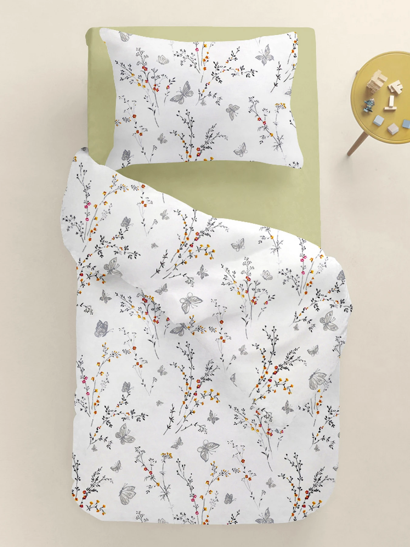 Детское постельное белье в кроватку MIDSUMMER Cosas модель ButterfliesGreyFlowers_78Olive_140 Детское постельное белье в кроватку MIDSUMMER Cosas модель ButterfliesGreyFlowers_78Olive_140 Фото