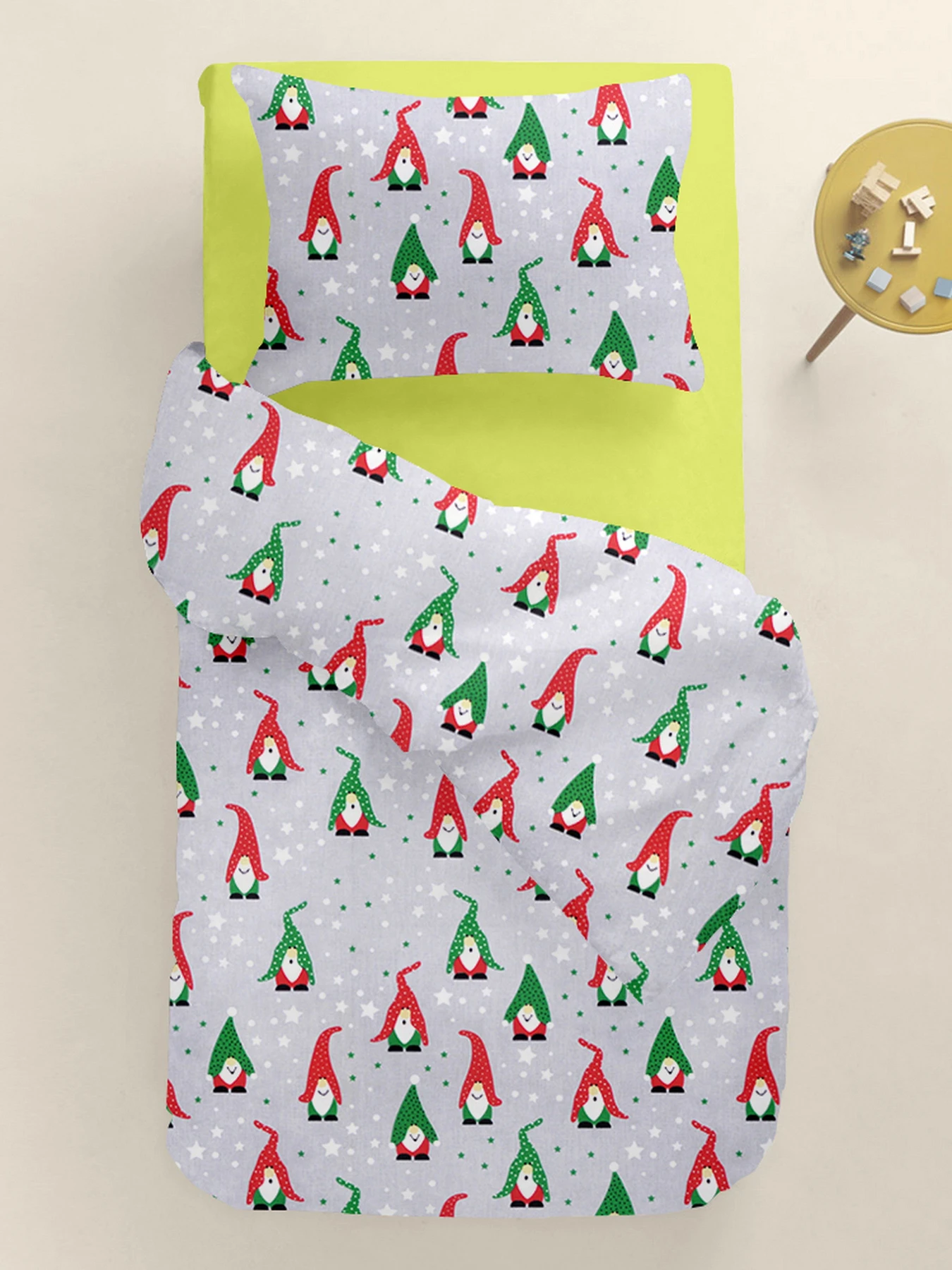 Детское постельное белье в кроватку NEW YEAR GNOMES Cosas модель GnomesRedGreenGray_70Lime_140 Детское постельное белье в кроватку NEW YEAR GNOMES Cosas модель GnomesRedGreenGray_70Lime_140 Фото