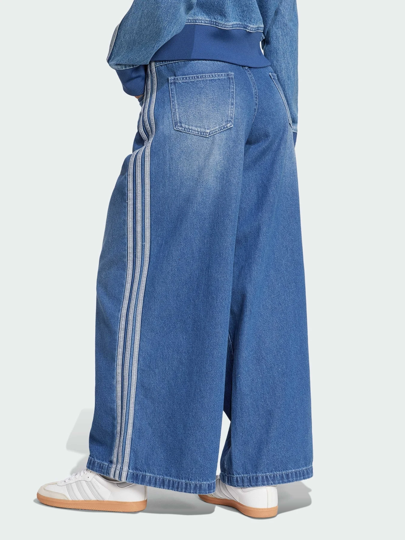 Джинси Adidas Adicolor модель JV7454 Джинси Adidas Adicolor модель JV7454 Фото