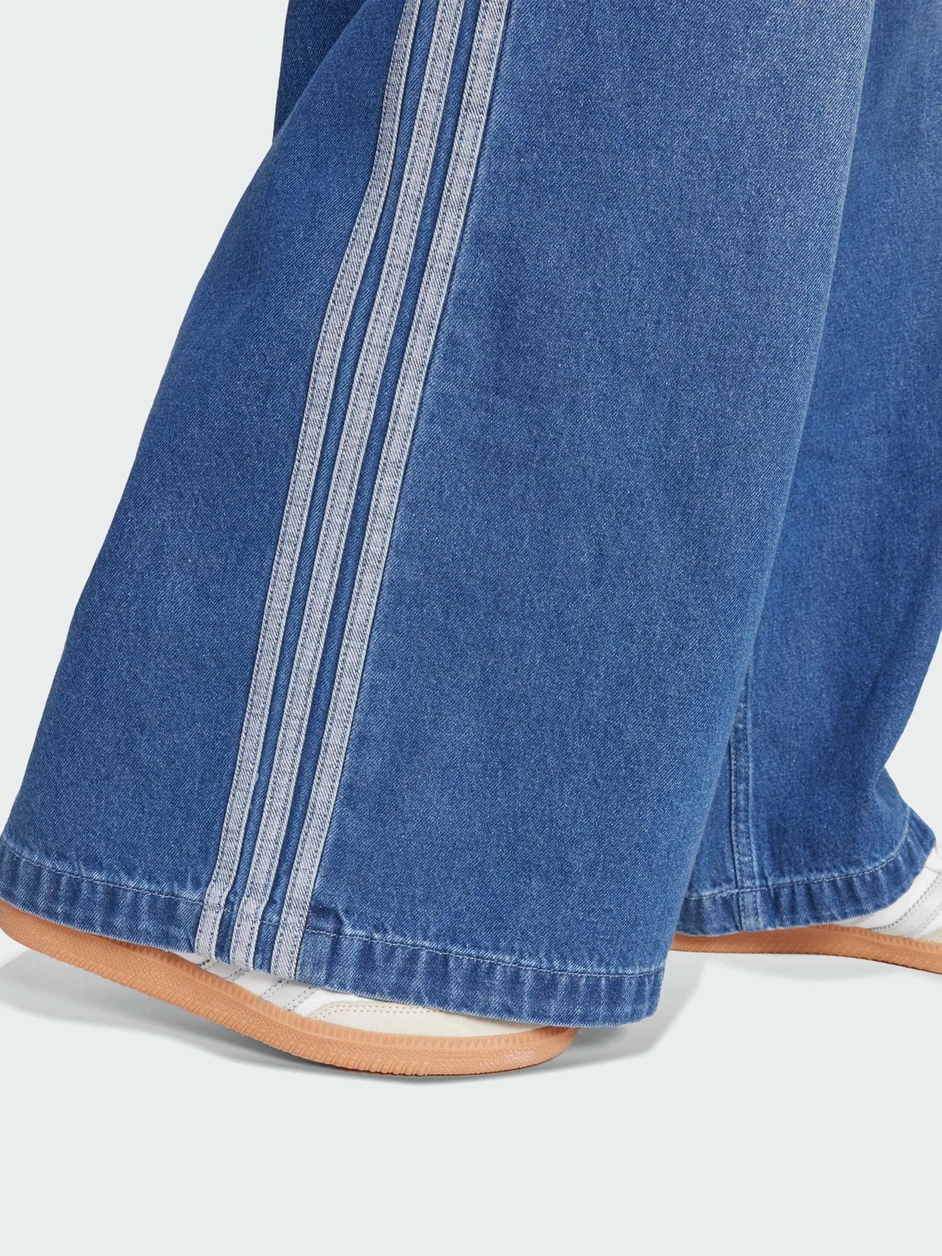 Джинси Adidas Adicolor модель JV7454 Джинси Adidas Adicolor модель JV7454 Фото