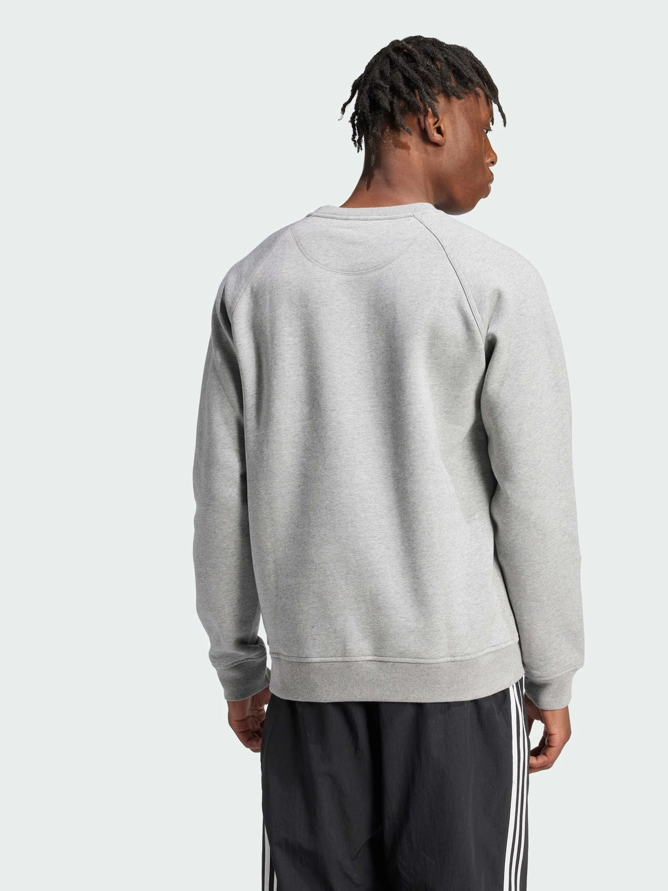 Худи и свитшоты Adidas модель IY4937 Худи и свитшоты Adidas модель IY4937 Фото