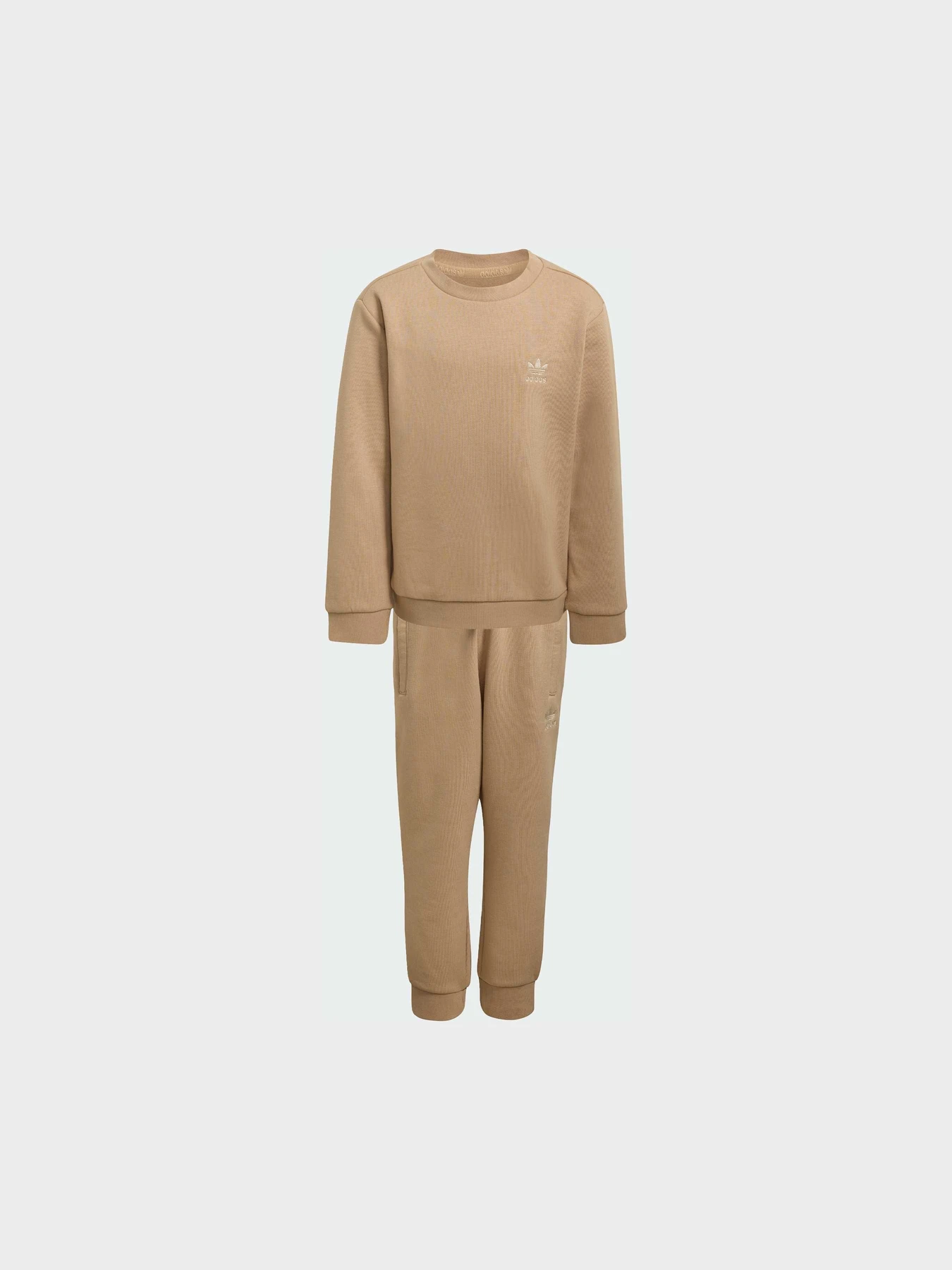 Костюмы Adidas модель KV1602 Костюмы Adidas модель KV1602 Фото