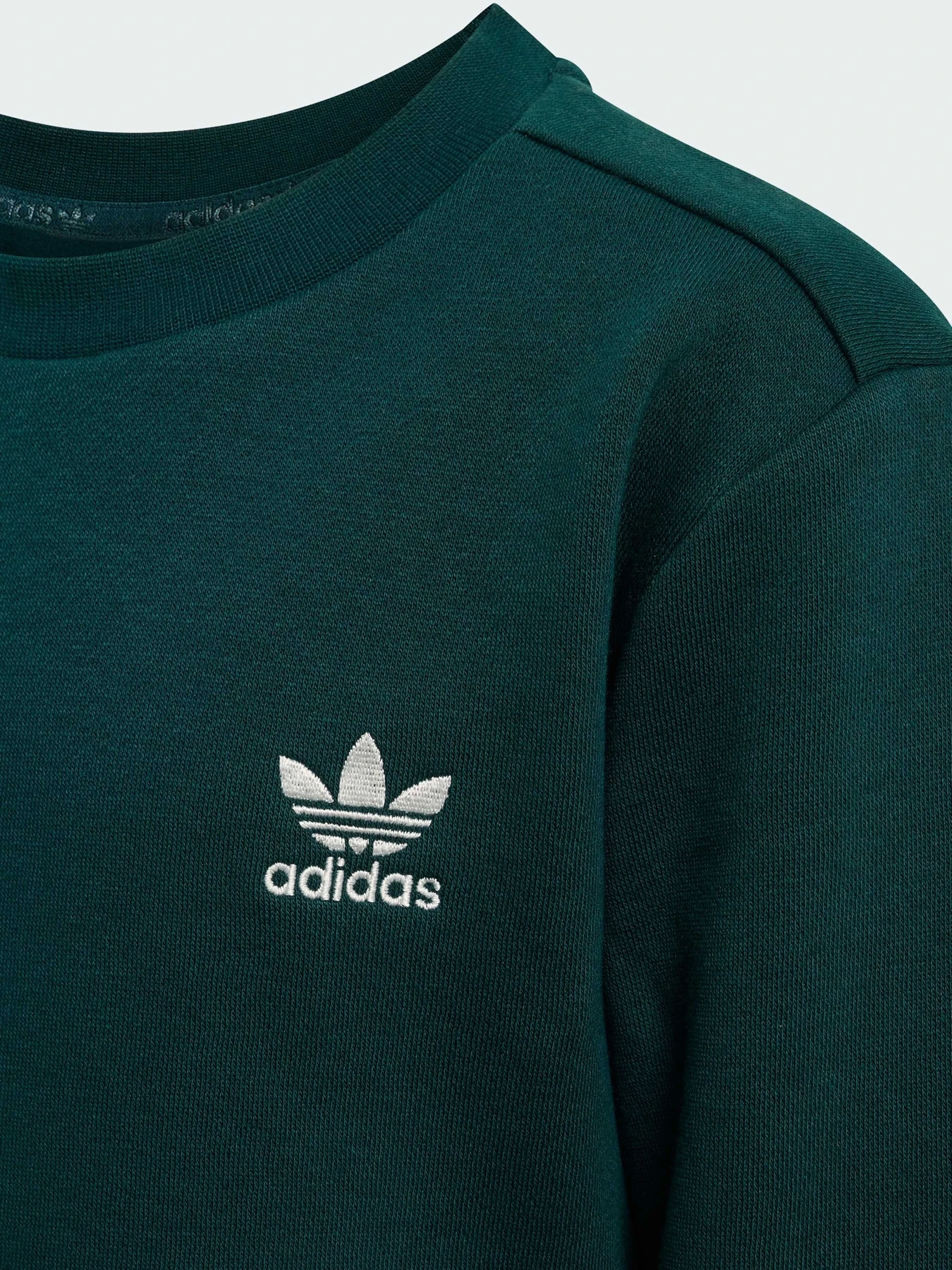 Костюмы Adidas модель KV1603 Костюмы Adidas модель KV1603 Фото
