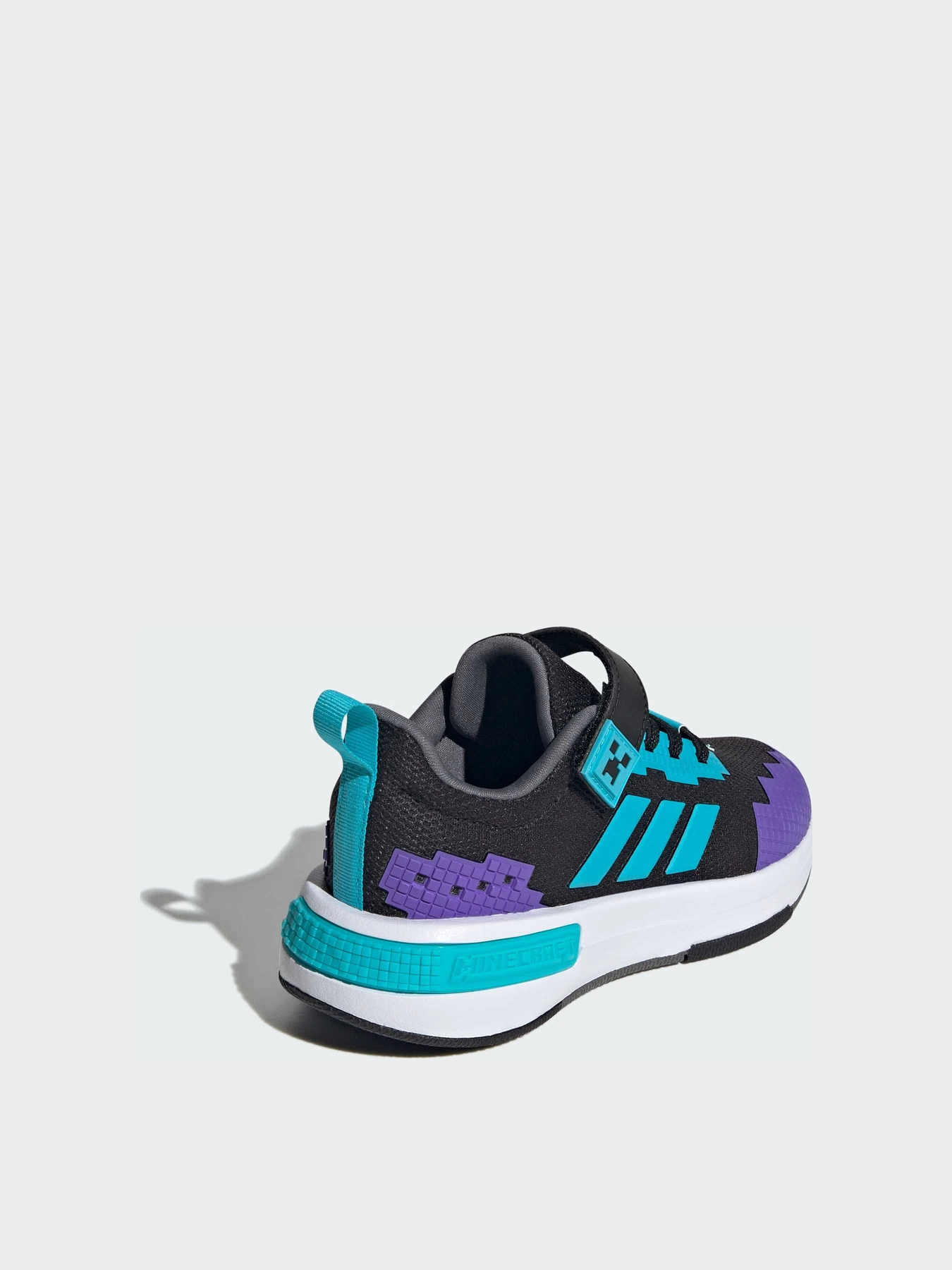 Кроссовки Adidas модель JR1970 Кроссовки Adidas модель JR1970 Фото