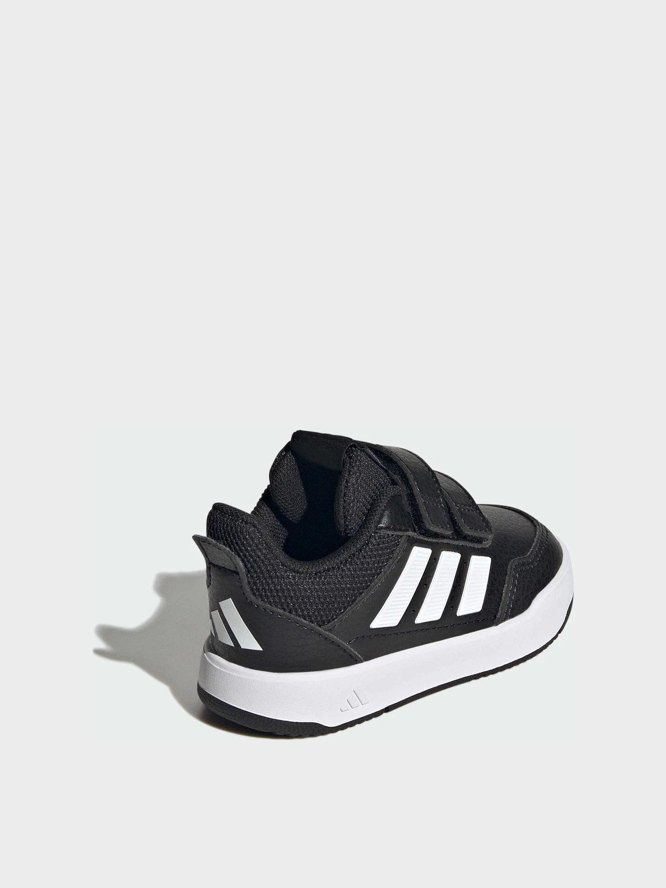 Кроссовки Adidas модель JQ1851 Кроссовки Adidas модель JQ1851 Фото