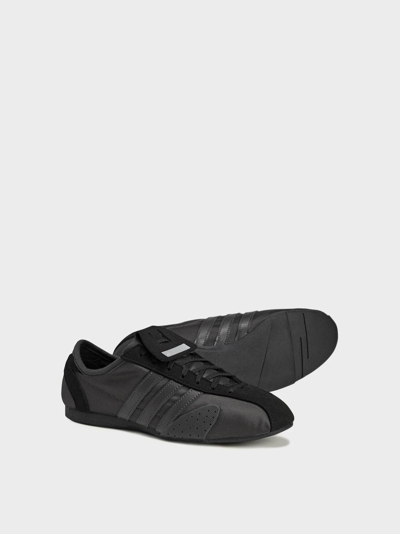 Кроссовки Adidas модель JR7587 Кроссовки Adidas модель JR7587 Фото