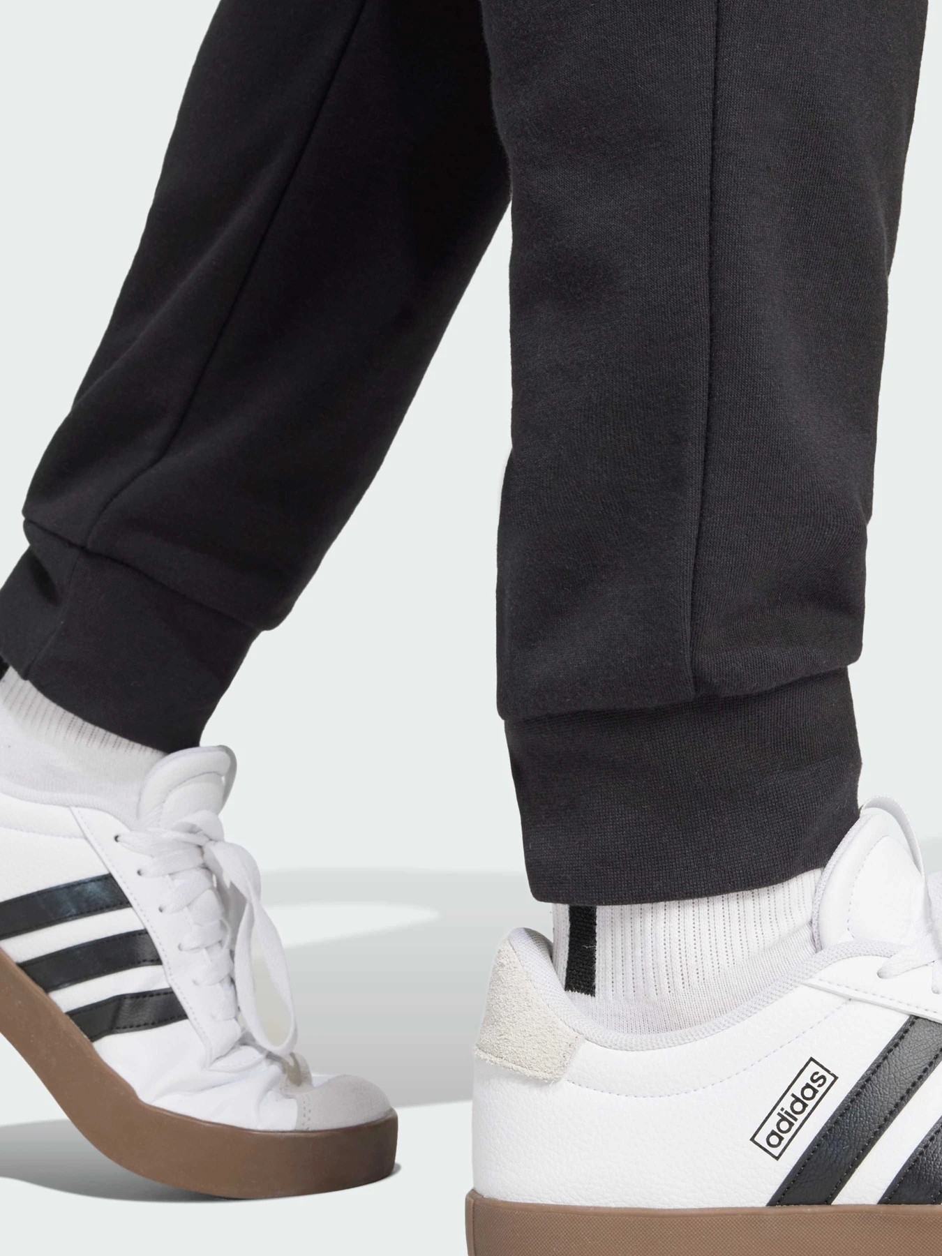 Брюки Adidas модель JE3854 Брюки Adidas модель JE3854 Фото