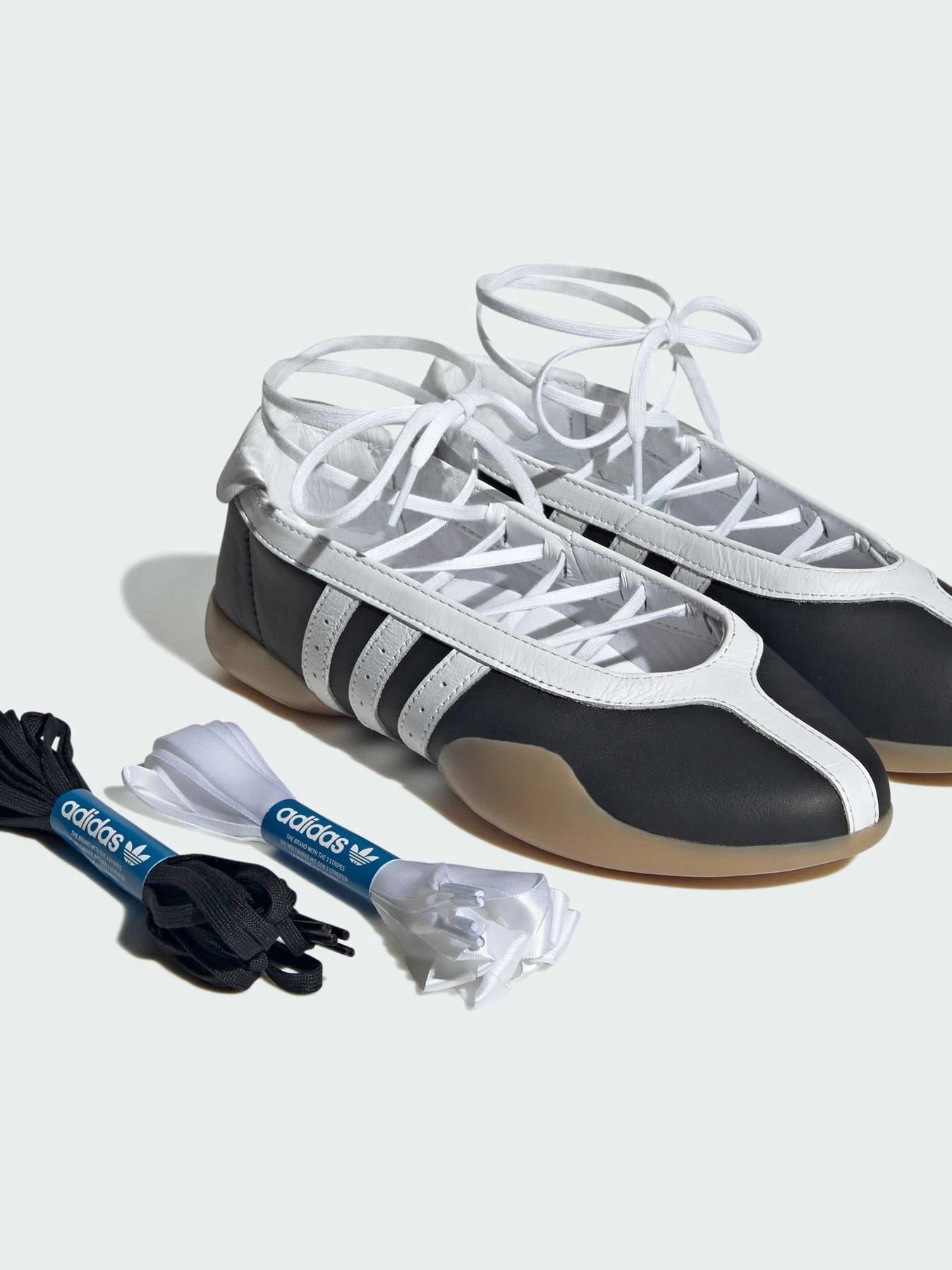 Туфли и лоферы Adidas модель JR7031 Фото