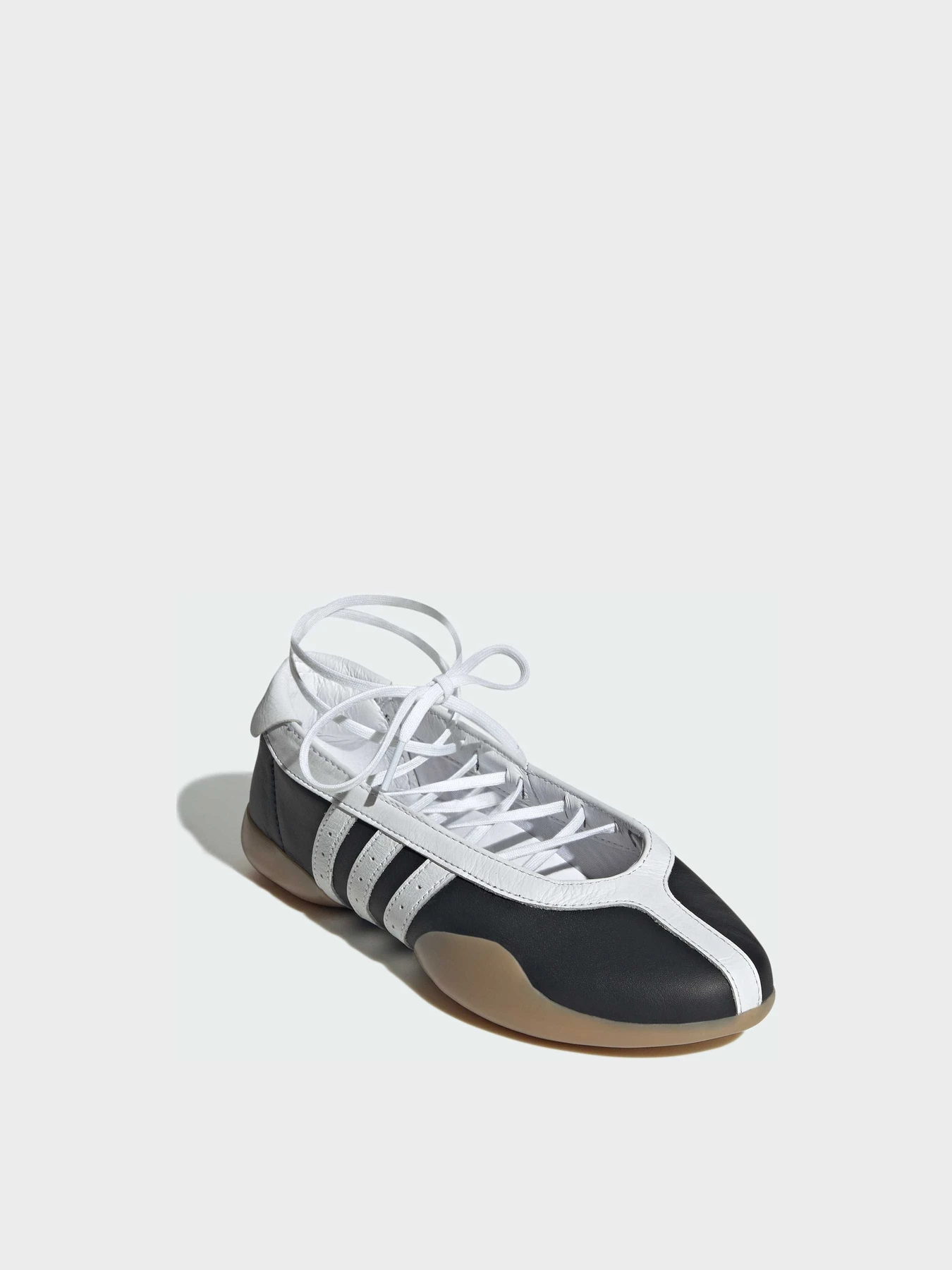 Туфли и лоферы Adidas модель JR7031 Фото