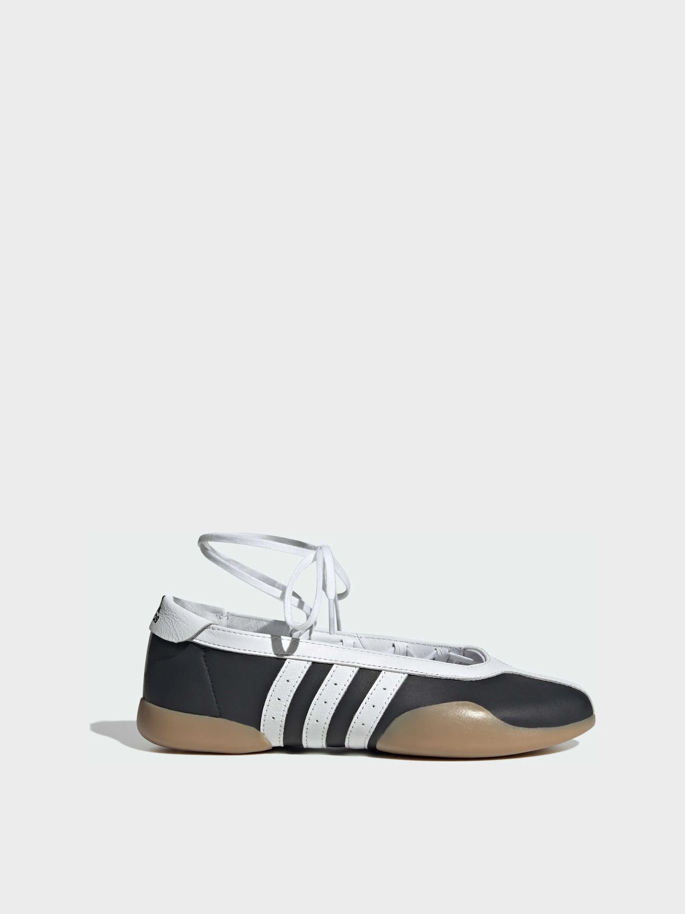 Туфли и лоферы Adidas модель JR7031 Фото