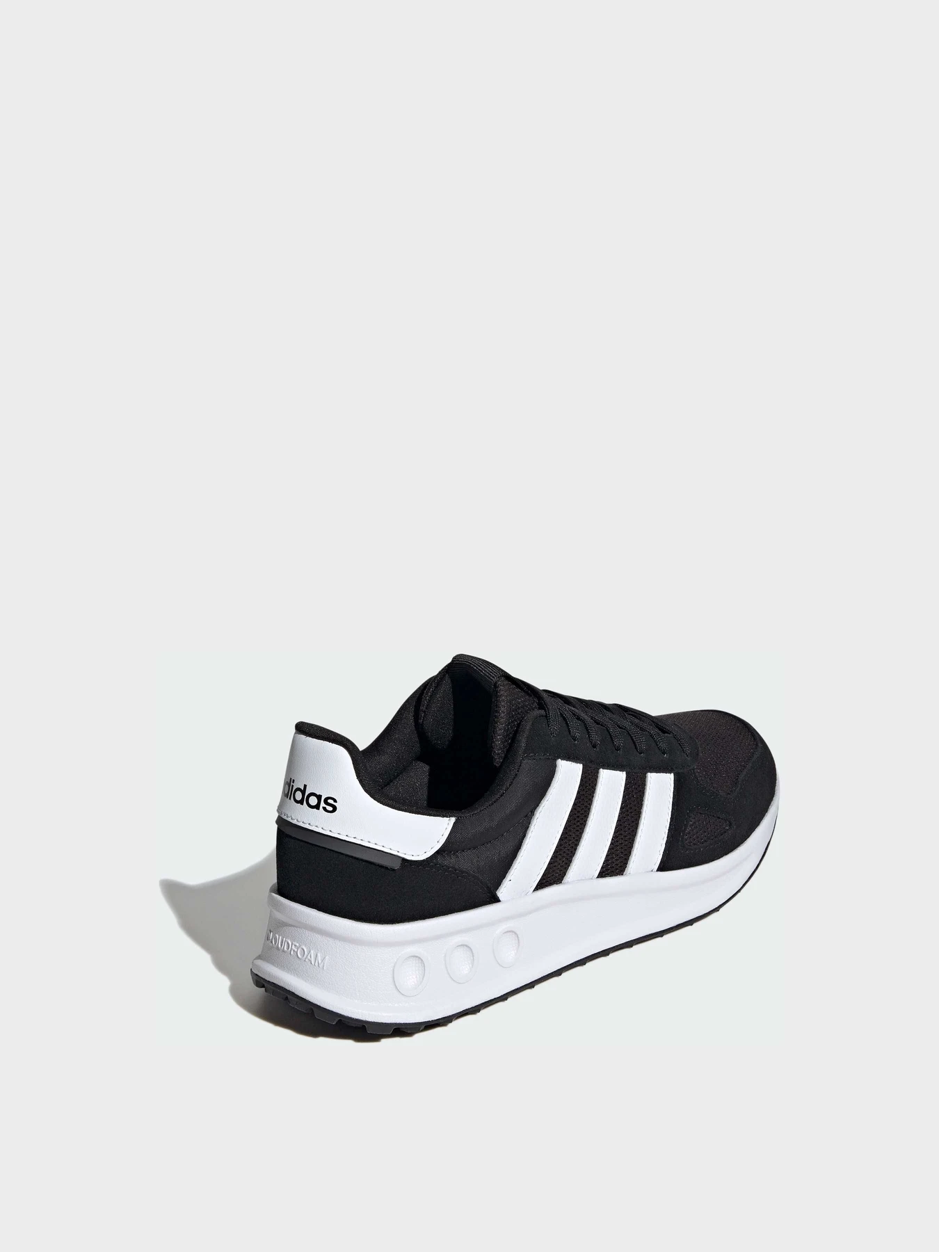 Кроссовки Adidas модель IH8613 Кроссовки Adidas модель IH8613 Фото