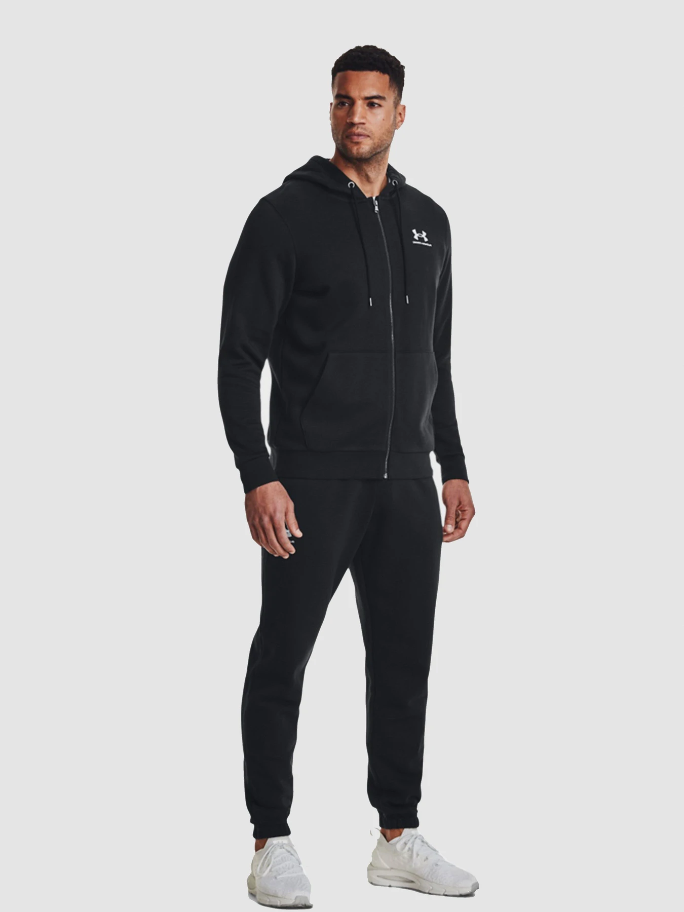 Худи и свитшоты Under Armour Essential Fleece Fz Hood-Blk модель 1373881-001 Худи и свитшоты Under Armour Essential Fleece Fz Hood-Blk модель 1373881-001 Фото