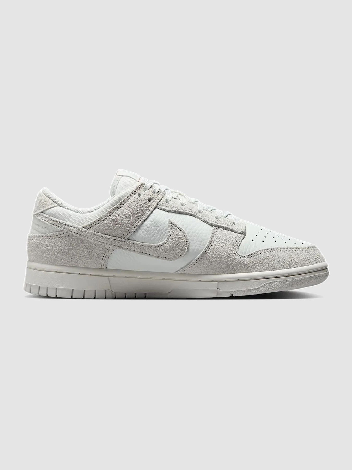Кросівки NIKE Dunk Low модель HJ5777-100 Кросівки NIKE Dunk Low модель HJ5777-100 Фото