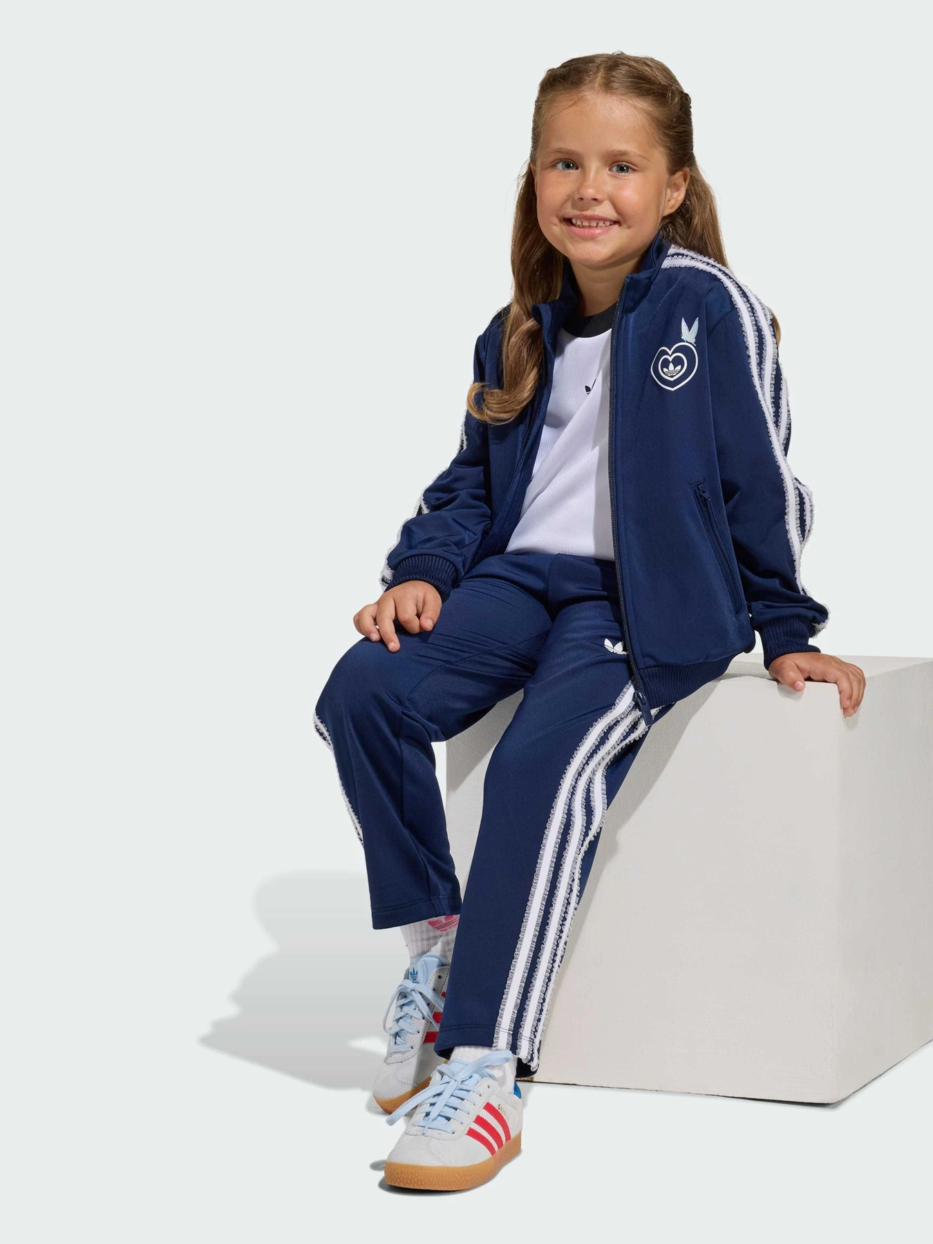 Костюмы Adidas x Disney модель KE0701 Костюмы Adidas x Disney модель KE0701 Фото