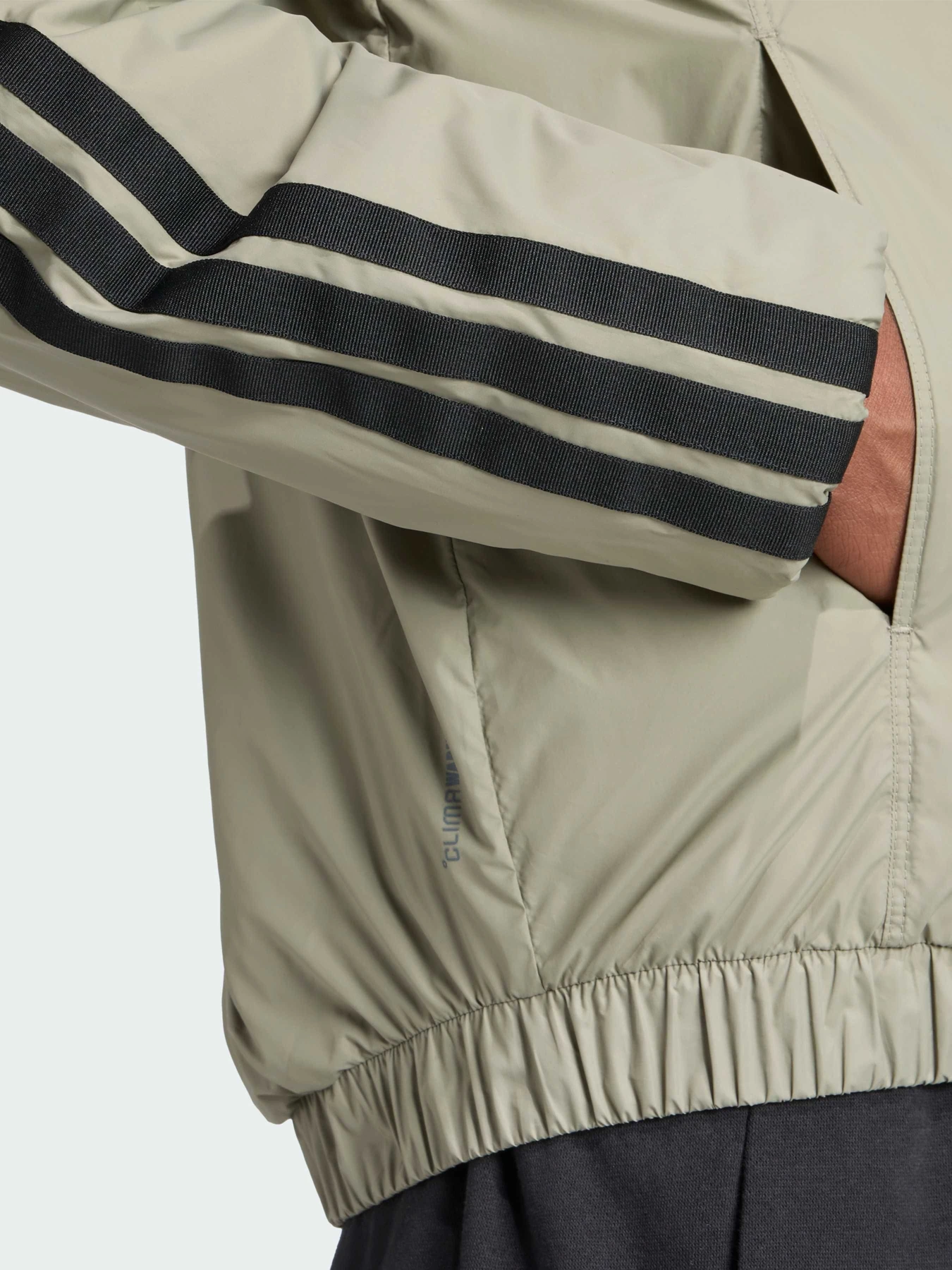 Куртки та дублянки Adidas модель JV5170 Фото