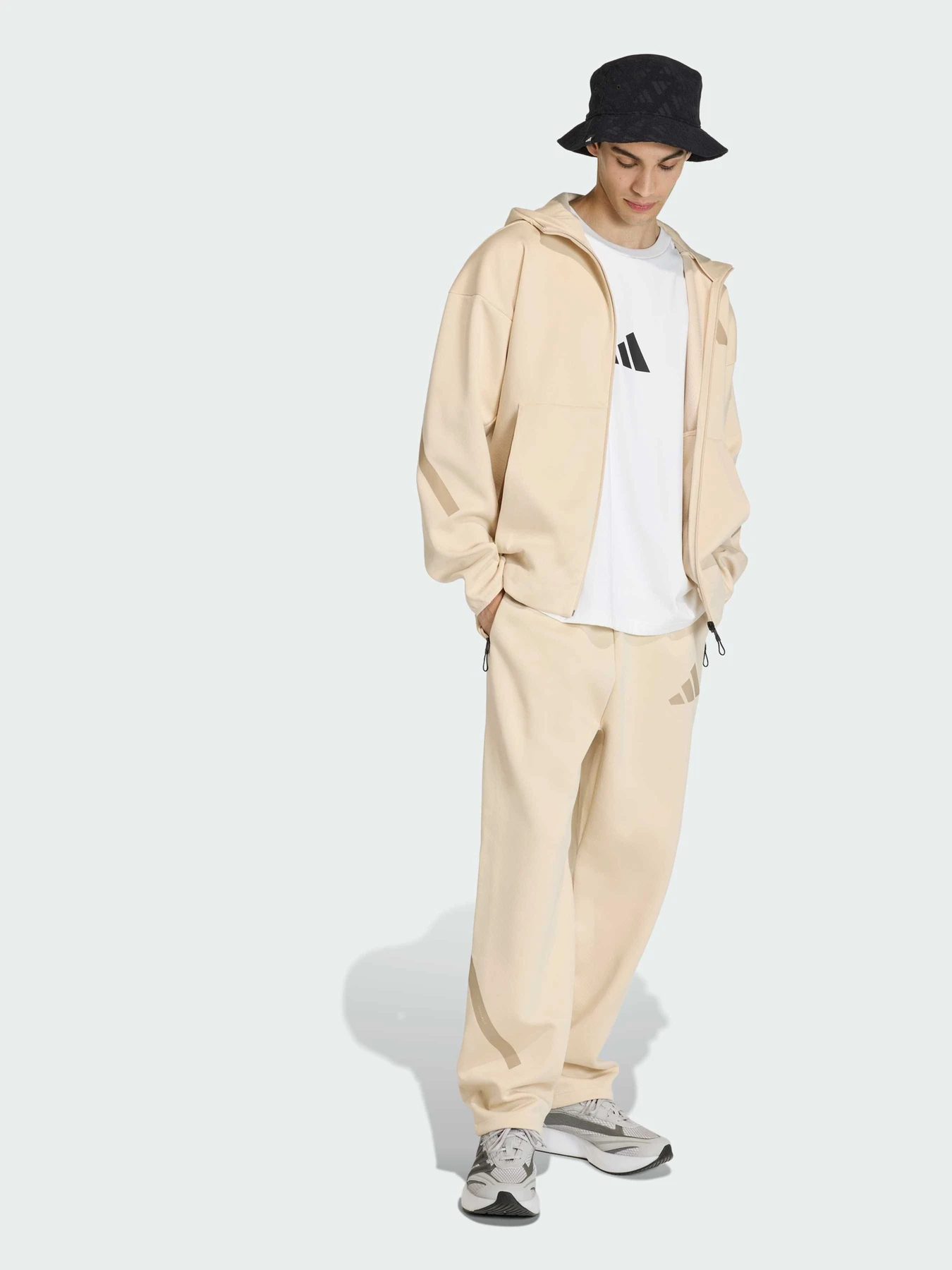 Худи и свитшоты Adidas ZNE модель KE4680 Худи и свитшоты Adidas ZNE модель KE4680 Фото