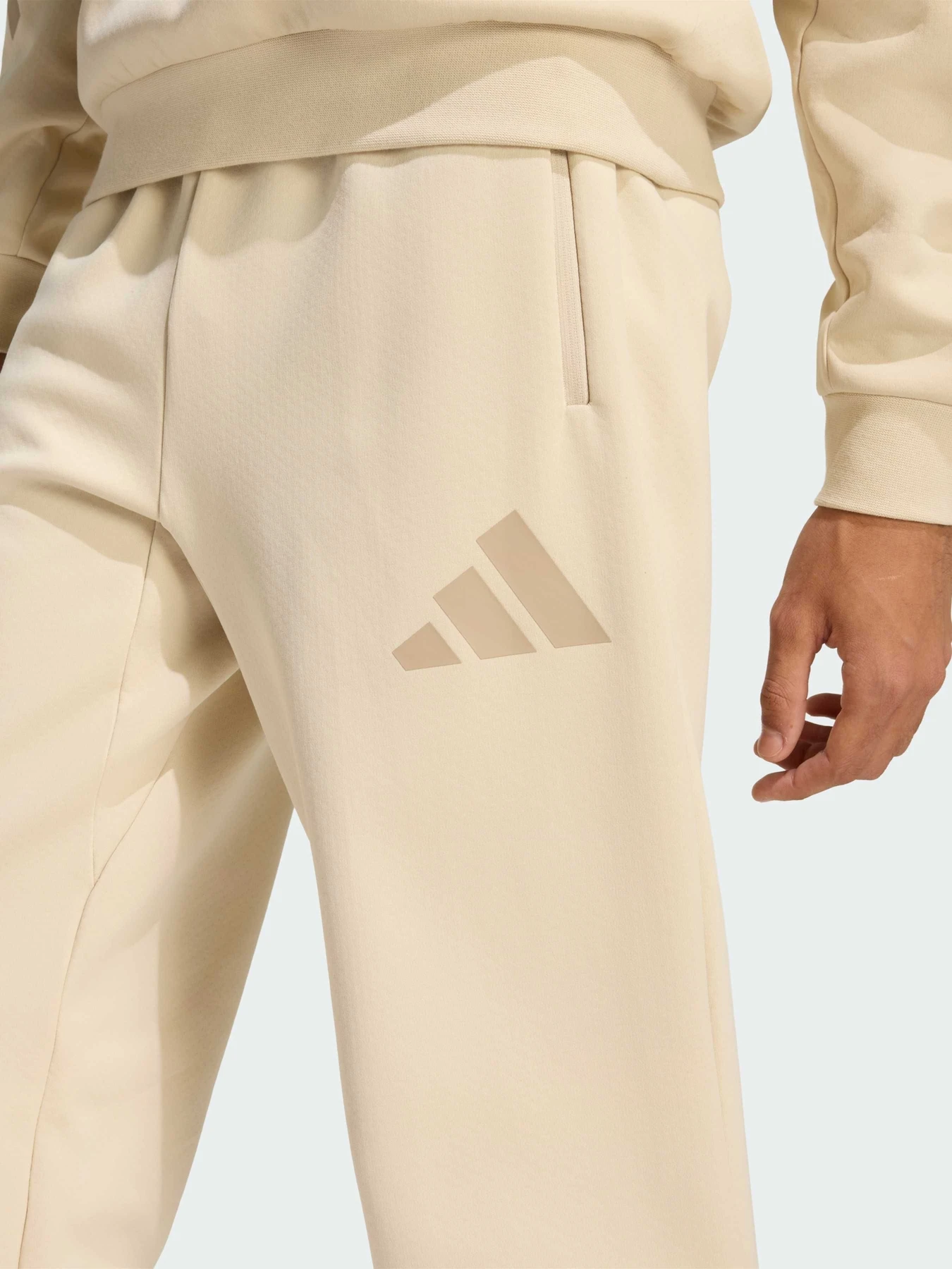 Штани Adidas ZNE модель KE4684 Штани Adidas ZNE модель KE4684 Фото