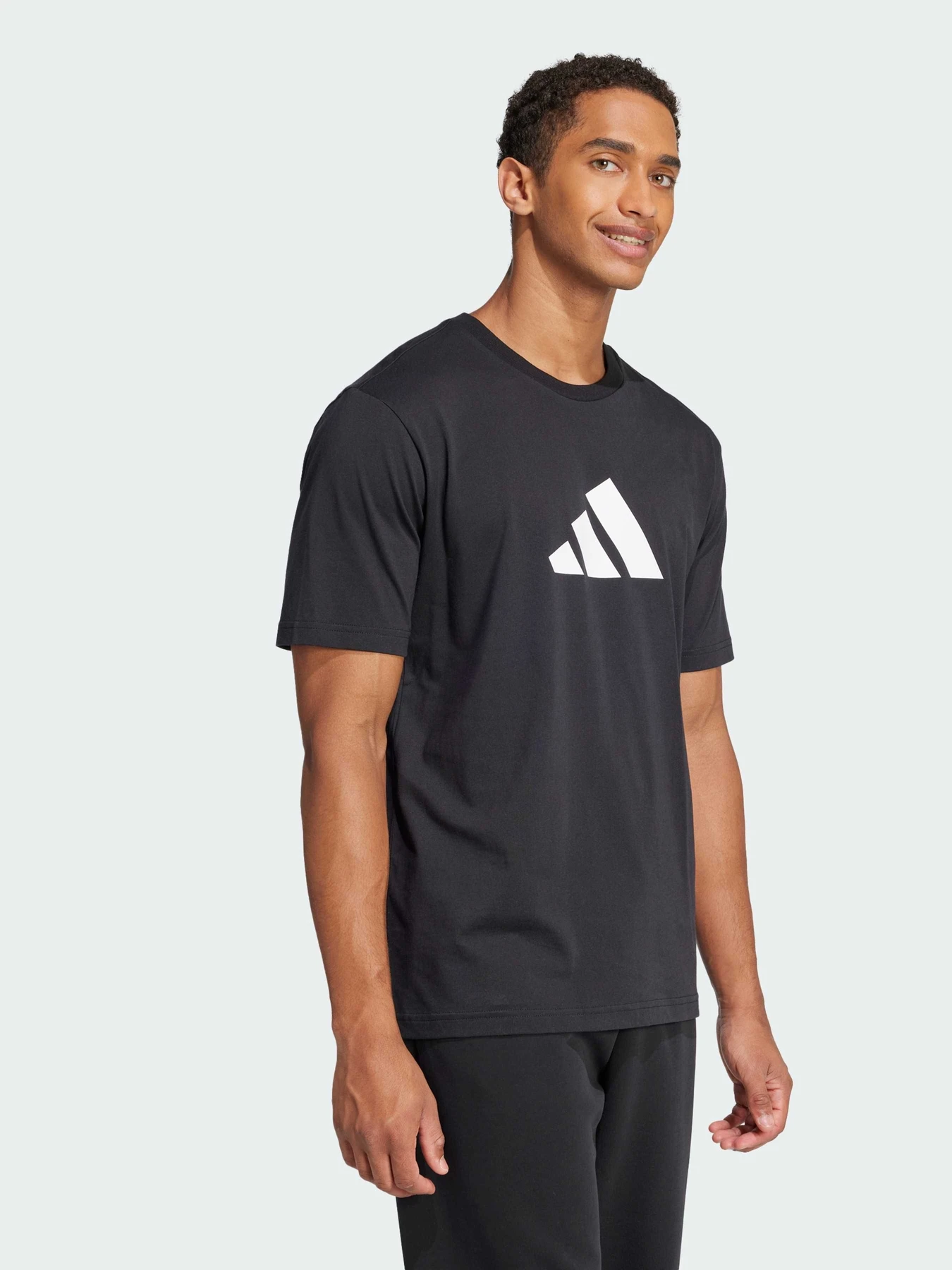 Футболки і поло Adidas модель JI8770 Футболки і поло Adidas модель JI8770 Фото