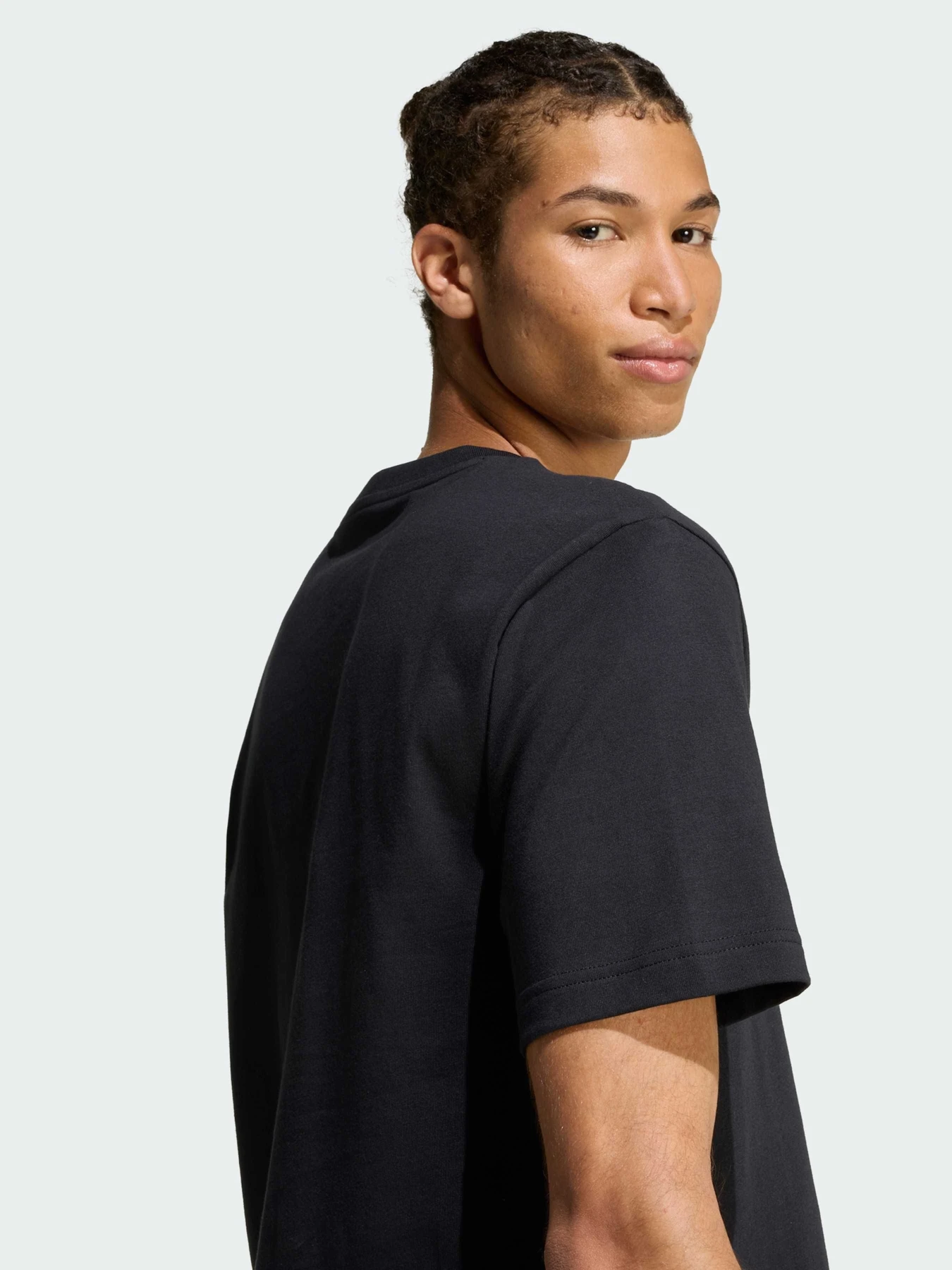 Футболки и поло Adidas модель JZ4997 Футболки и поло Adidas модель JZ4997 Фото