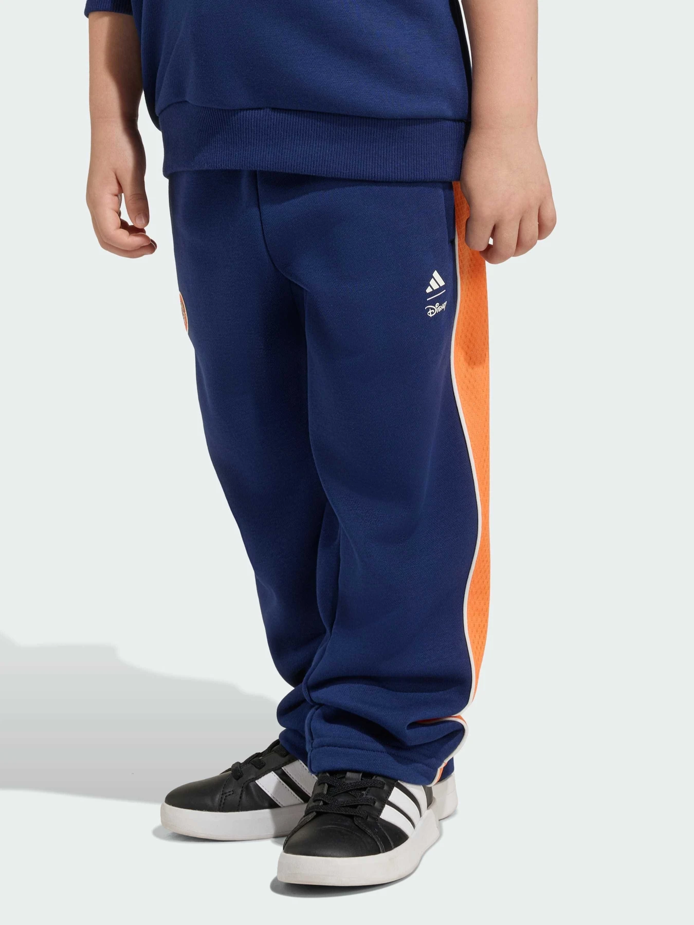 Брюки Adidas x Disney модель JZ3562 Брюки Adidas x Disney модель JZ3562 Фото